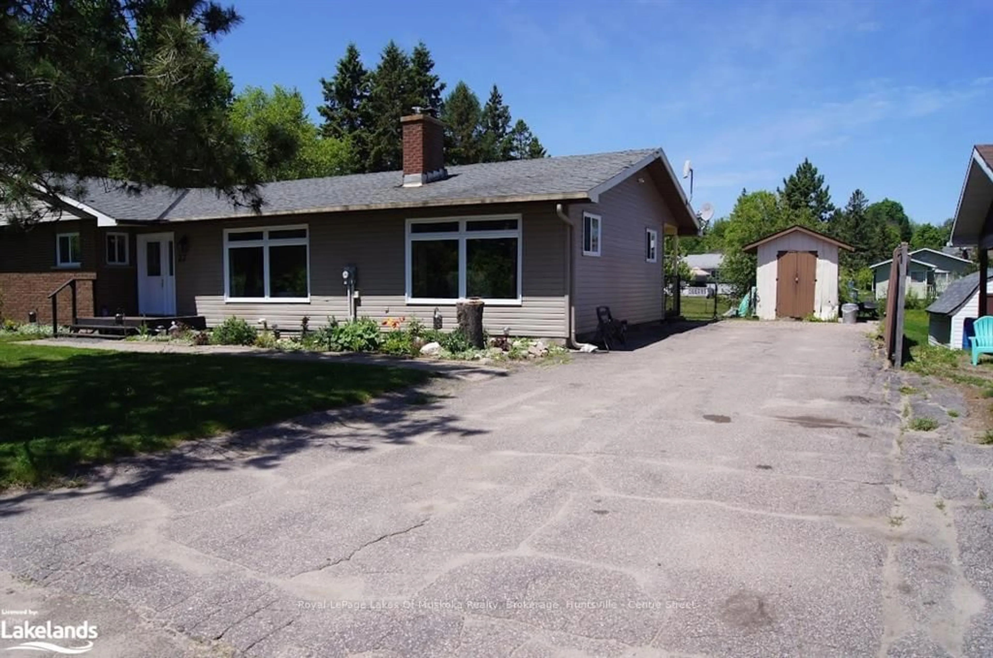 Frontside or backside of a home, cottage for 27 JOHN St, Burk's Falls Ontario P0A 1C0