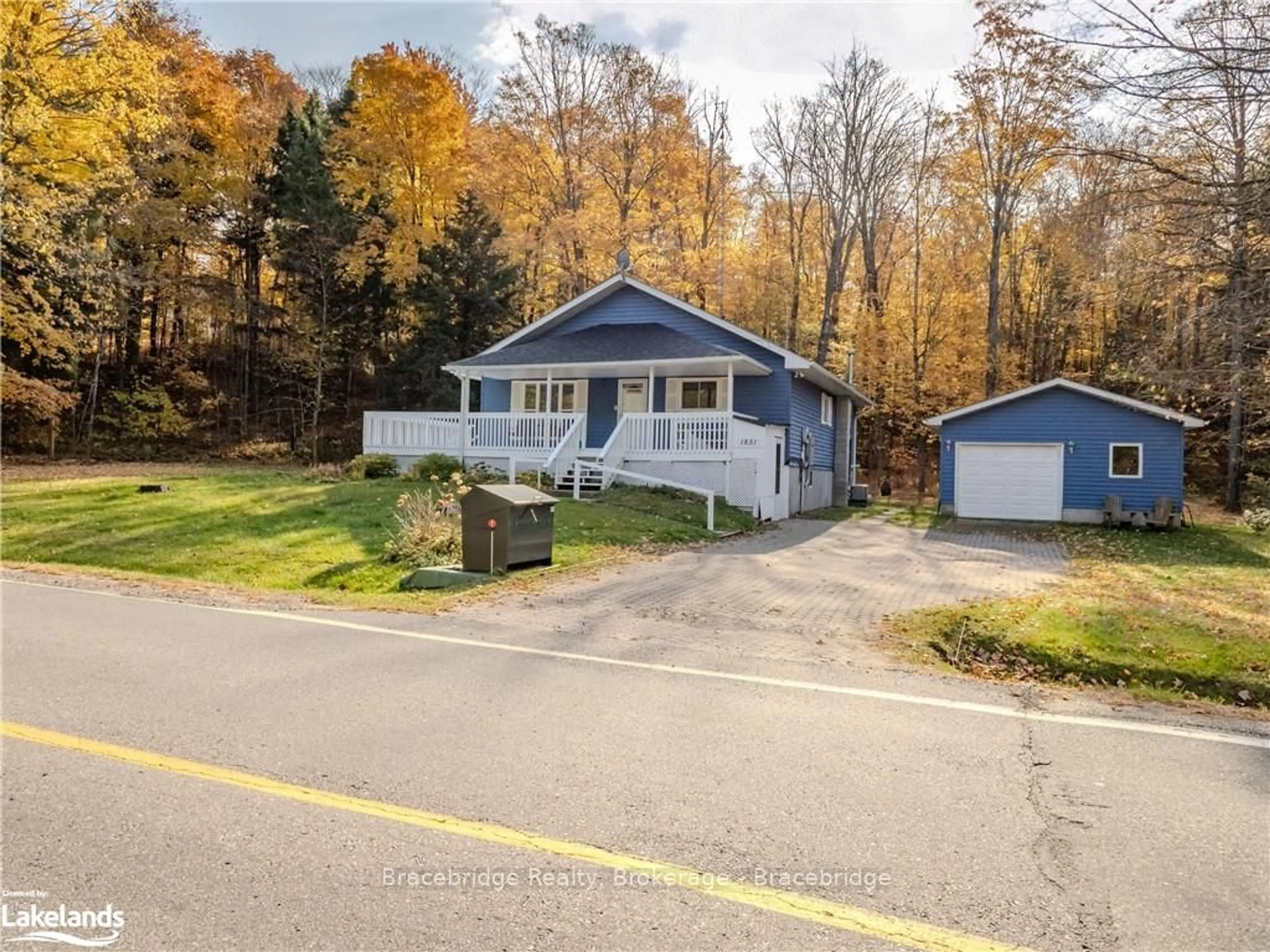 Frontside or backside of a home, cottage for 1851 CEDAR Lane, Bracebridge Ontario P1L 1W9