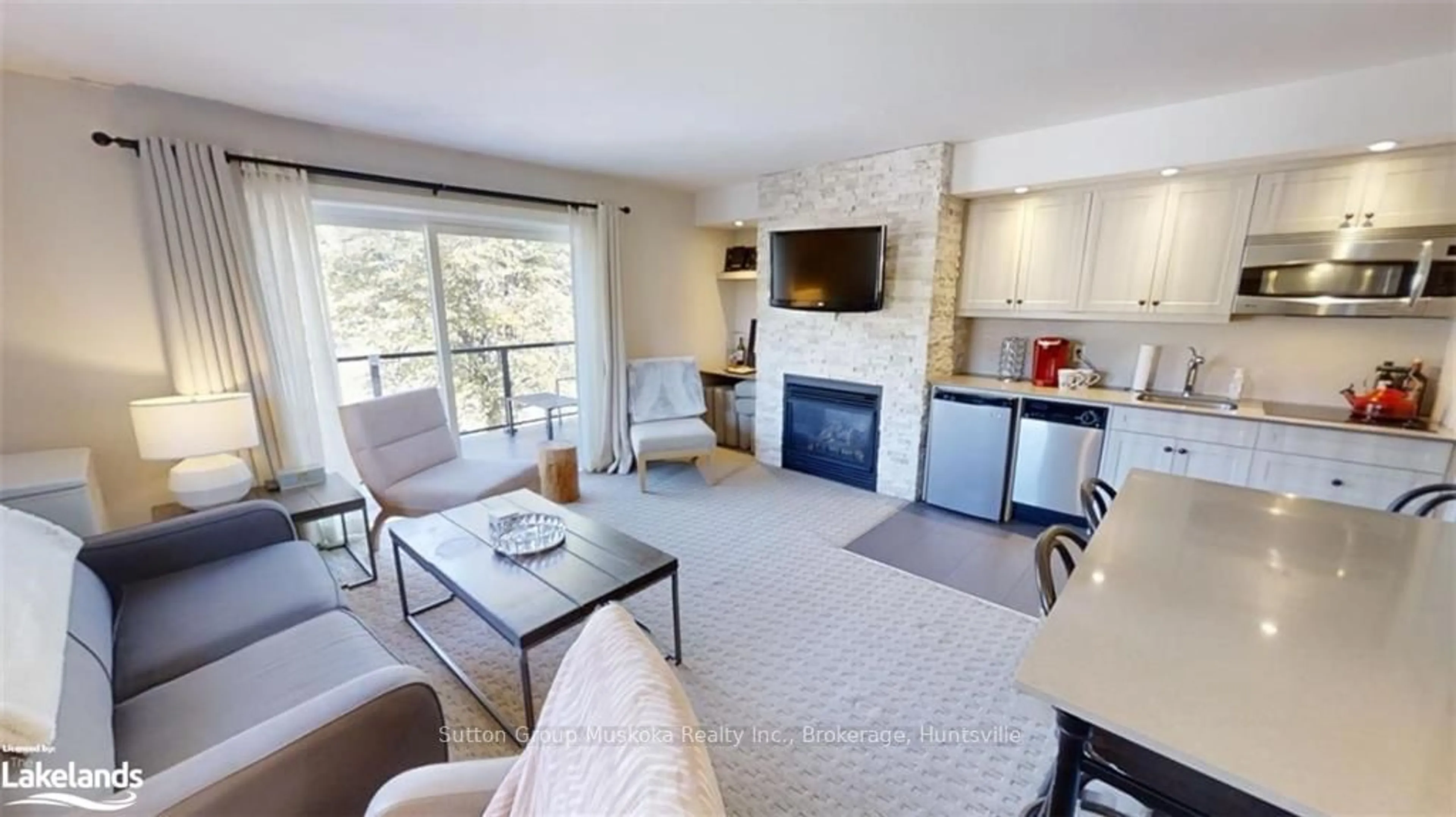 Living room, carpet floors for 1235 DEERHURST Dr #52-307, Huntsville Ontario P1H 2E8