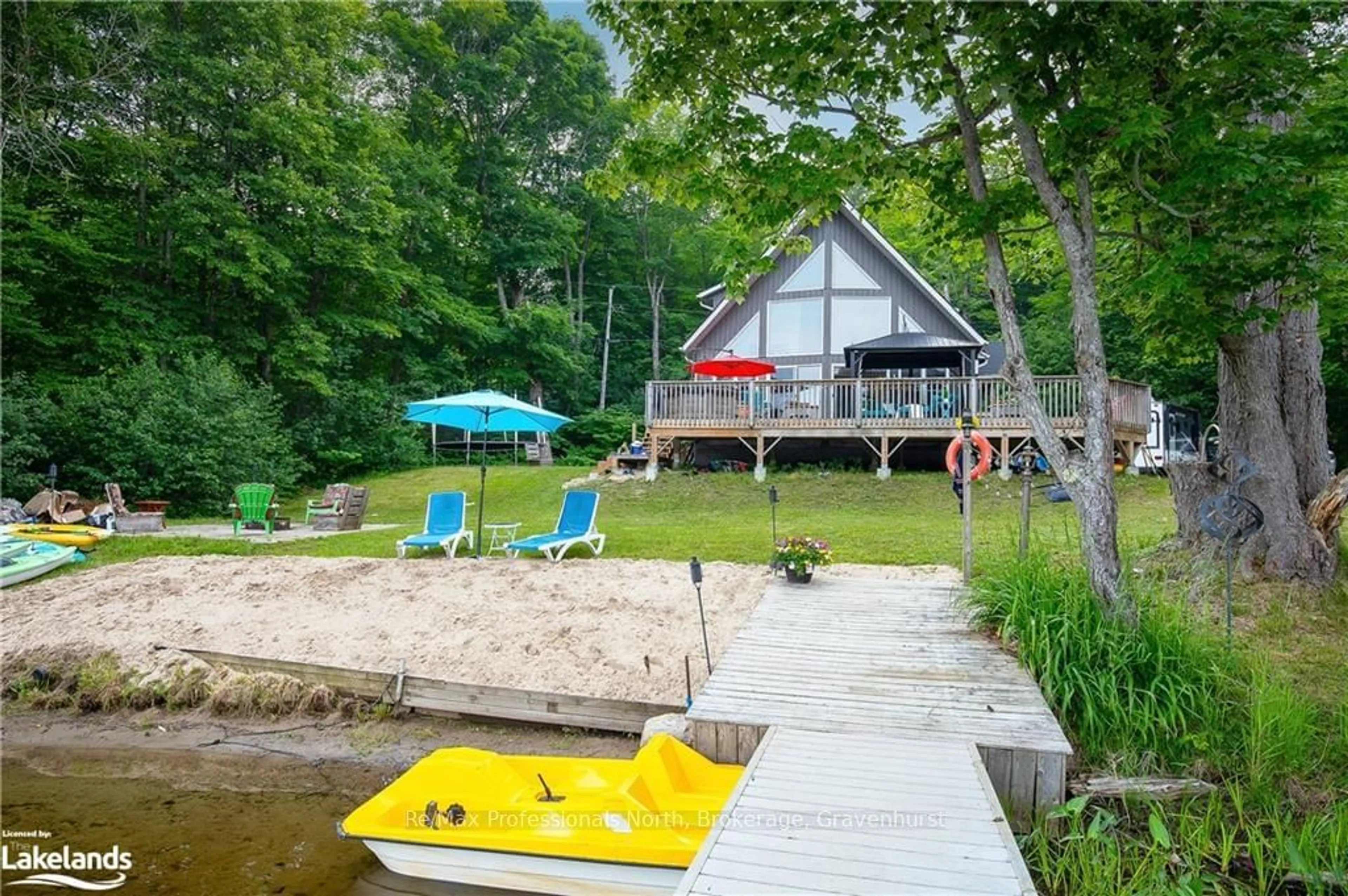 Patio, cottage for 1044 YOUNG'S Rd #1, Muskoka Lakes Ontario P0B 1J0