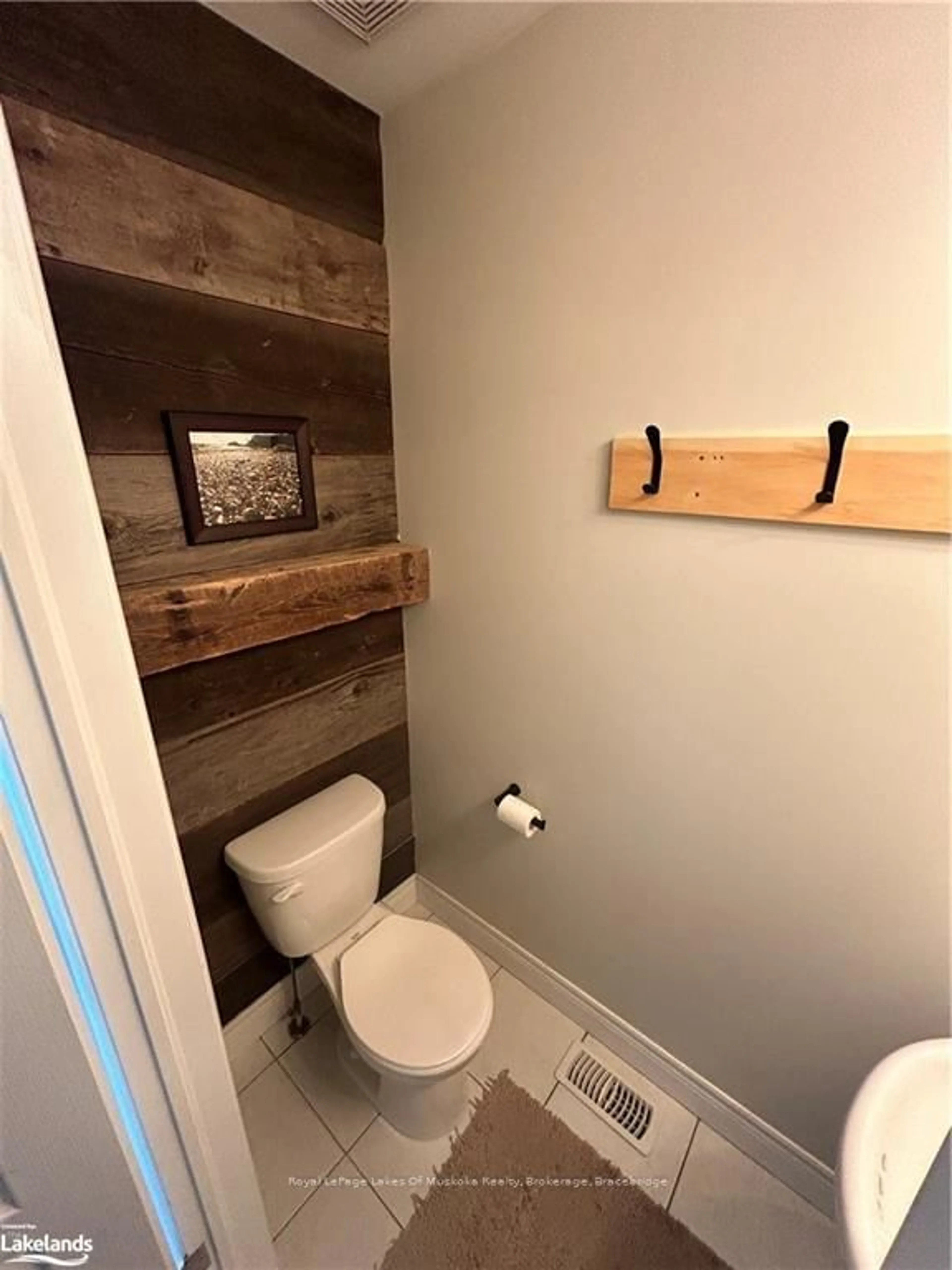 Contemporary bathroom, wood floors for 54 LITTLE RYANS Way, Bracebridge Ontario P1L 0C3