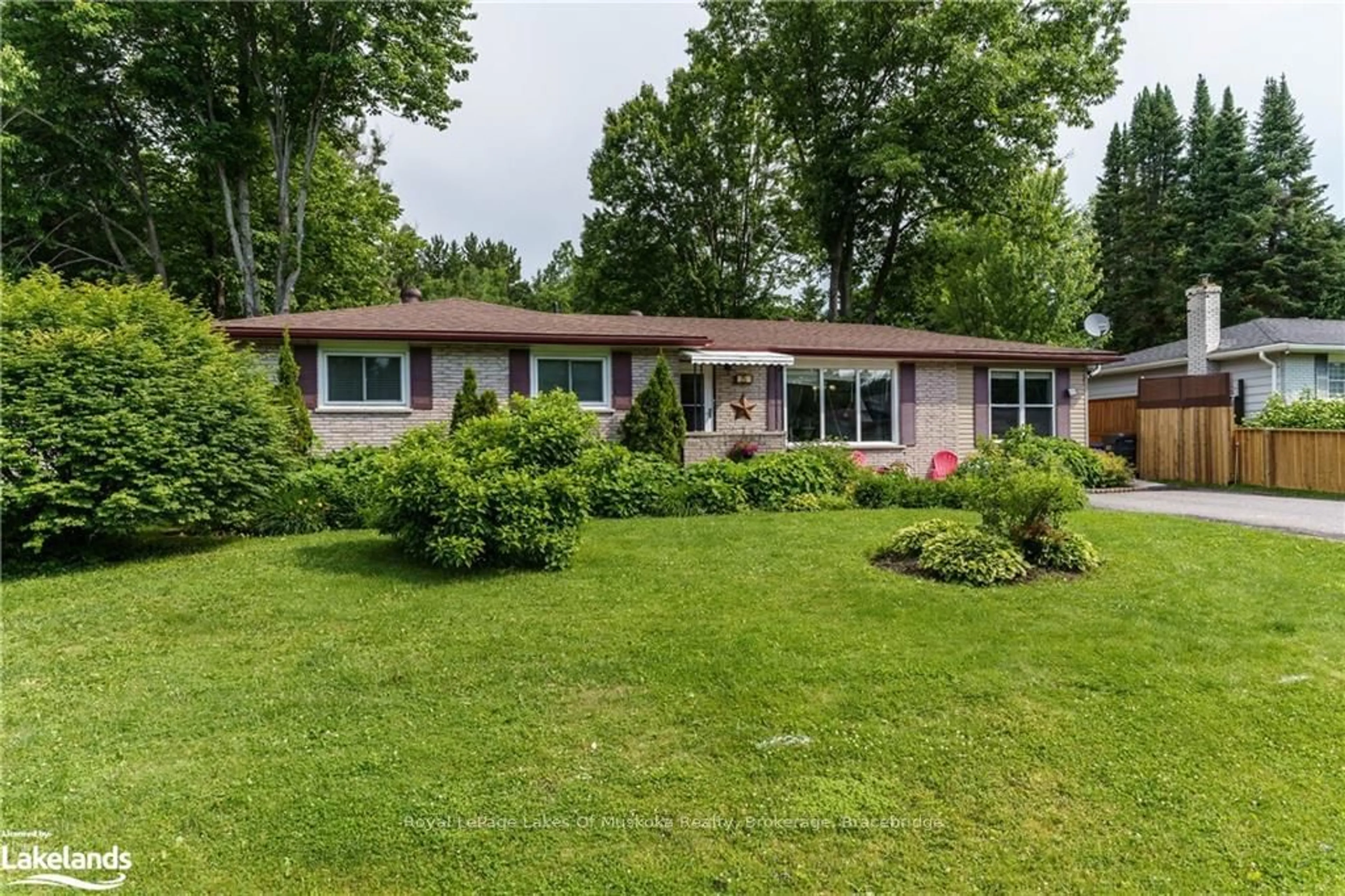 Frontside or backside of a home, cottage for 25 KAYE Rd, Bracebridge Ontario P1L 1L1