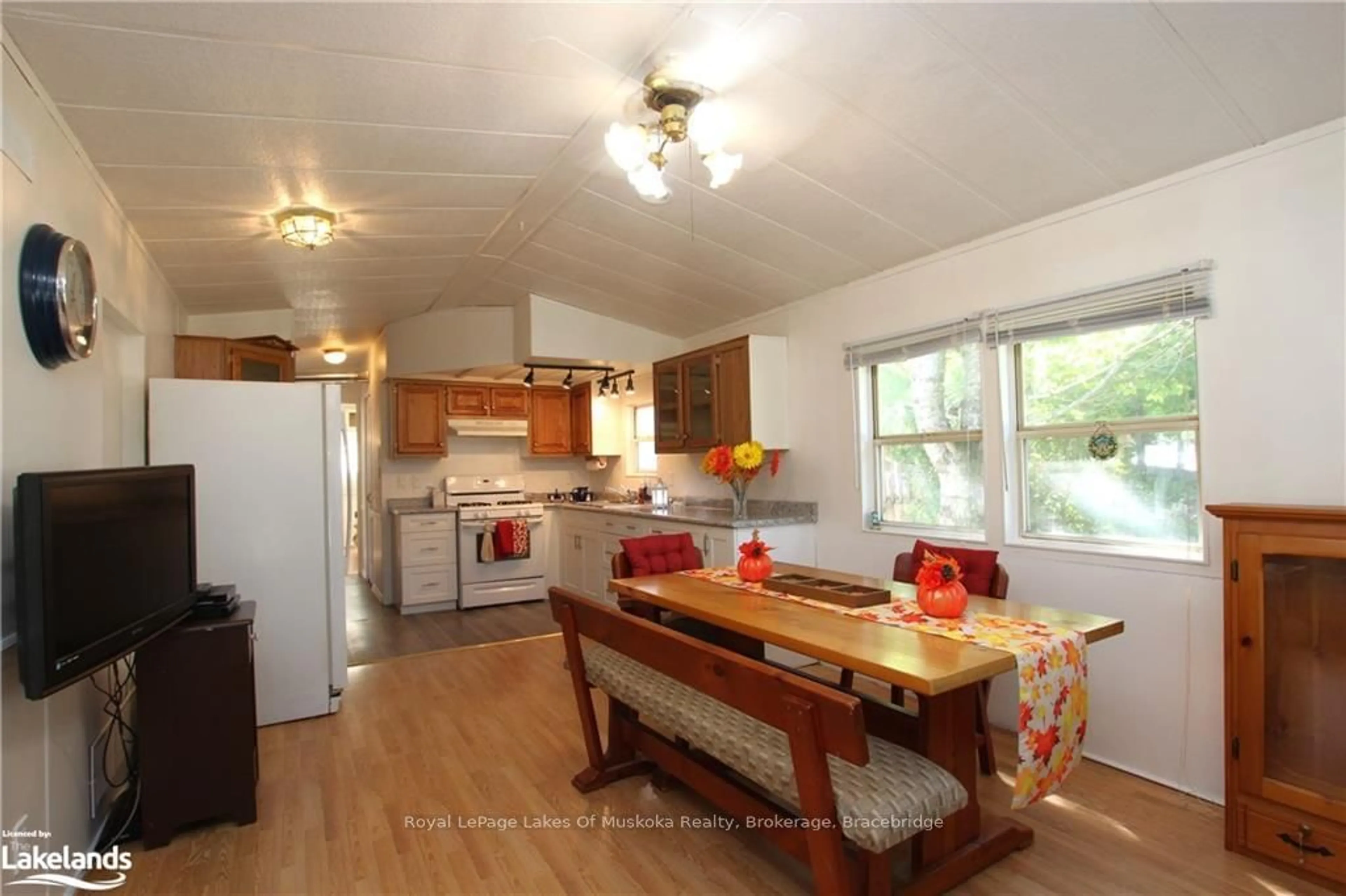 Standard kitchen, wood floors, cottage for 1007 RACOON Rd #92, Gravenhurst Ontario P1P 1R1