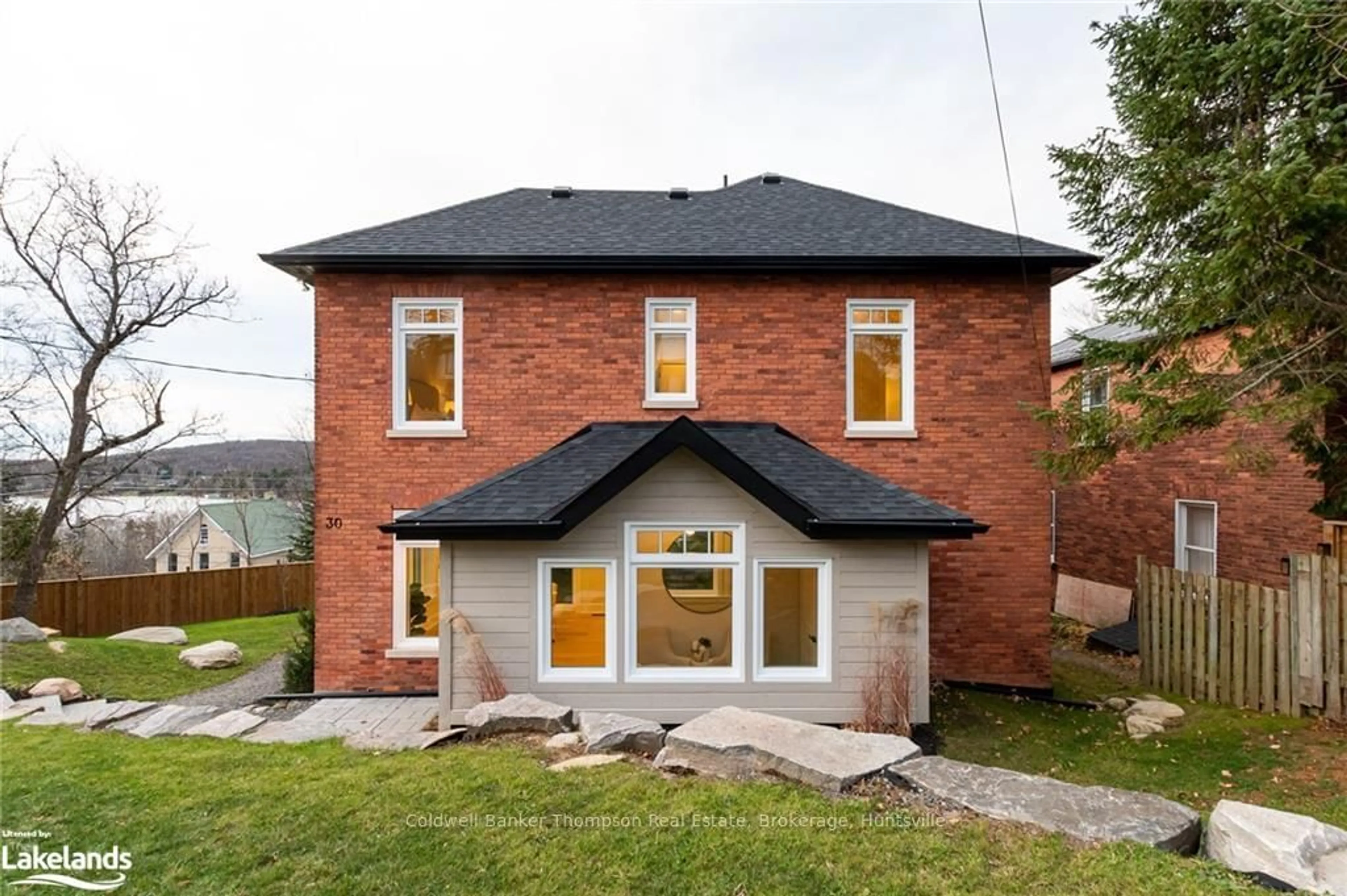 Home with brick exterior material for 30 MINERVA St, Huntsville Ontario P1H 1V6