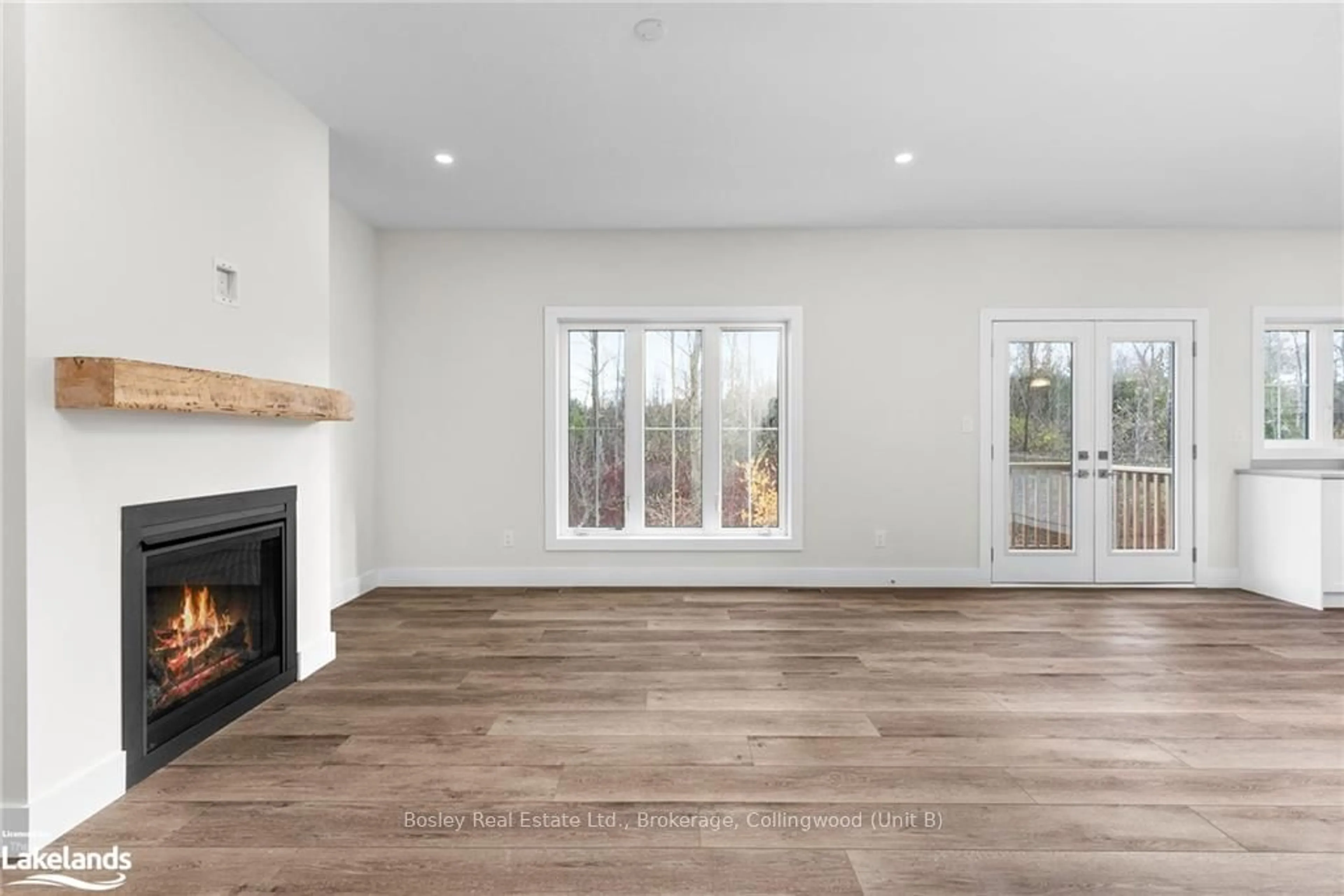 Living room, wood floors for 141 WHITE OAK Cres, Blue Mountains Ontario L9Y 0Z3