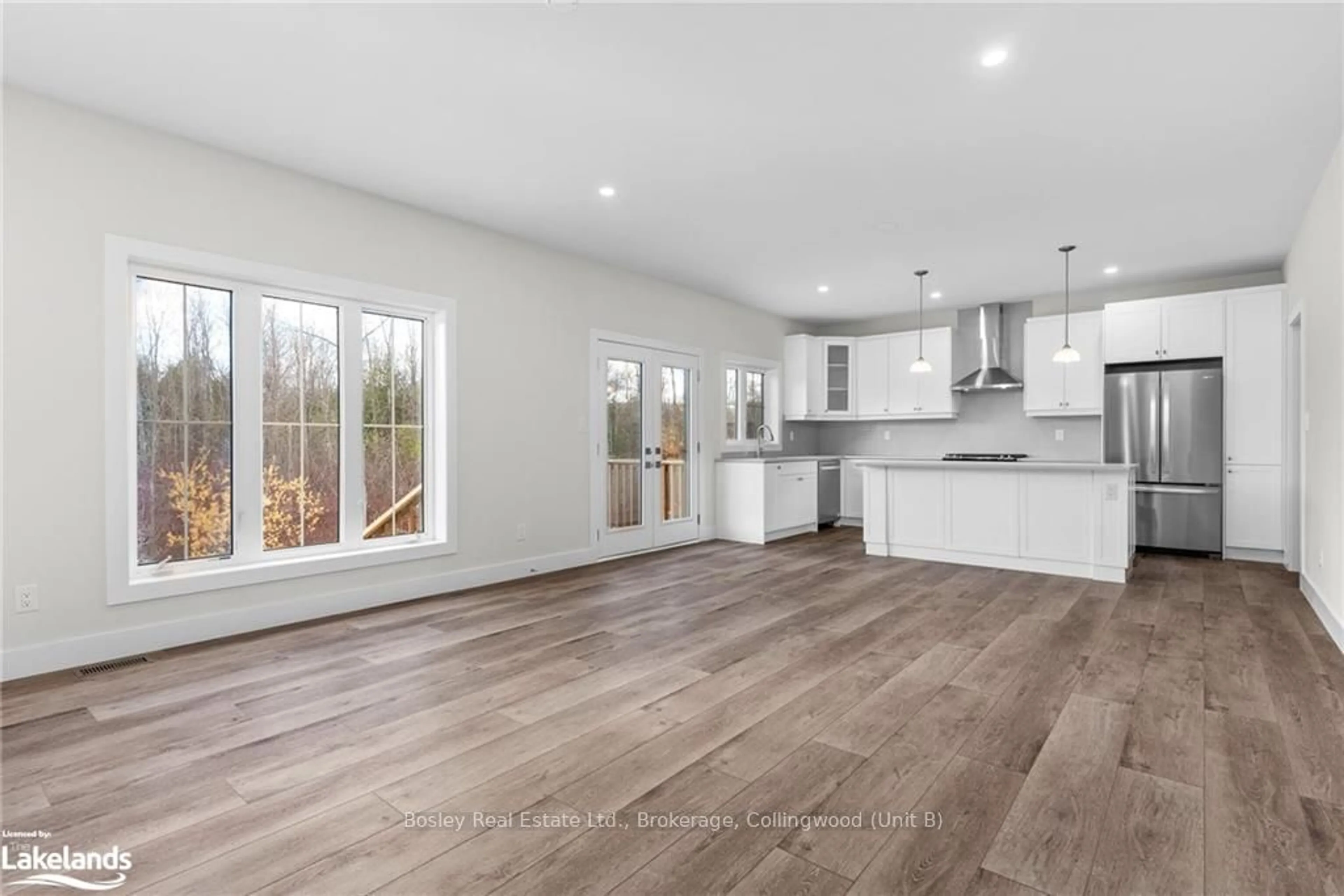 Open concept kitchen for 141 WHITE OAK Cres, Blue Mountains Ontario L9Y 0Z3