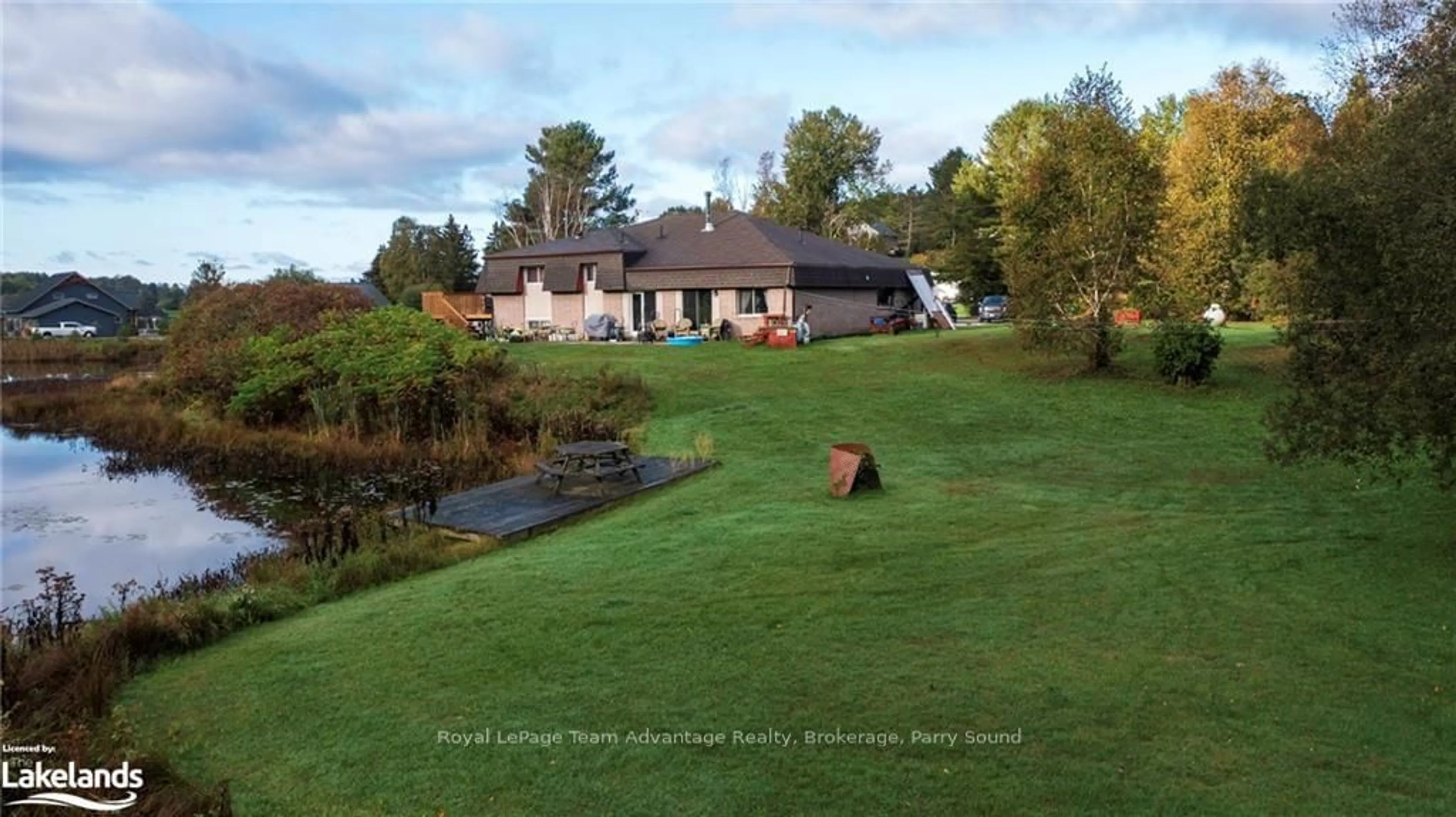 Frontside or backside of a home, cottage for 2 EARL'S Crt, McDougall Ontario P2A 2W9