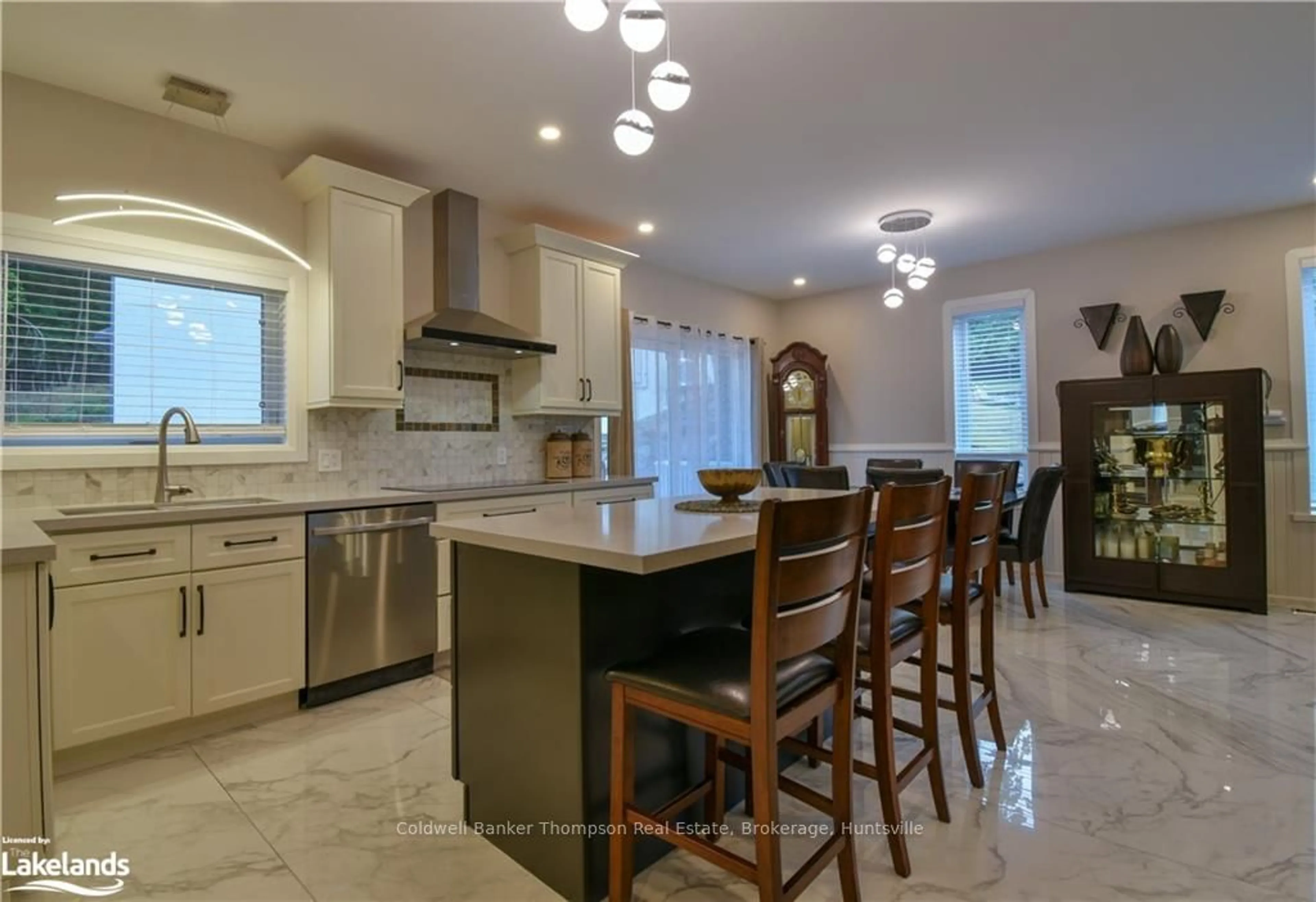 Open concept kitchen for 56 FLORENCE St, Huntsville Ontario P1H 1V5