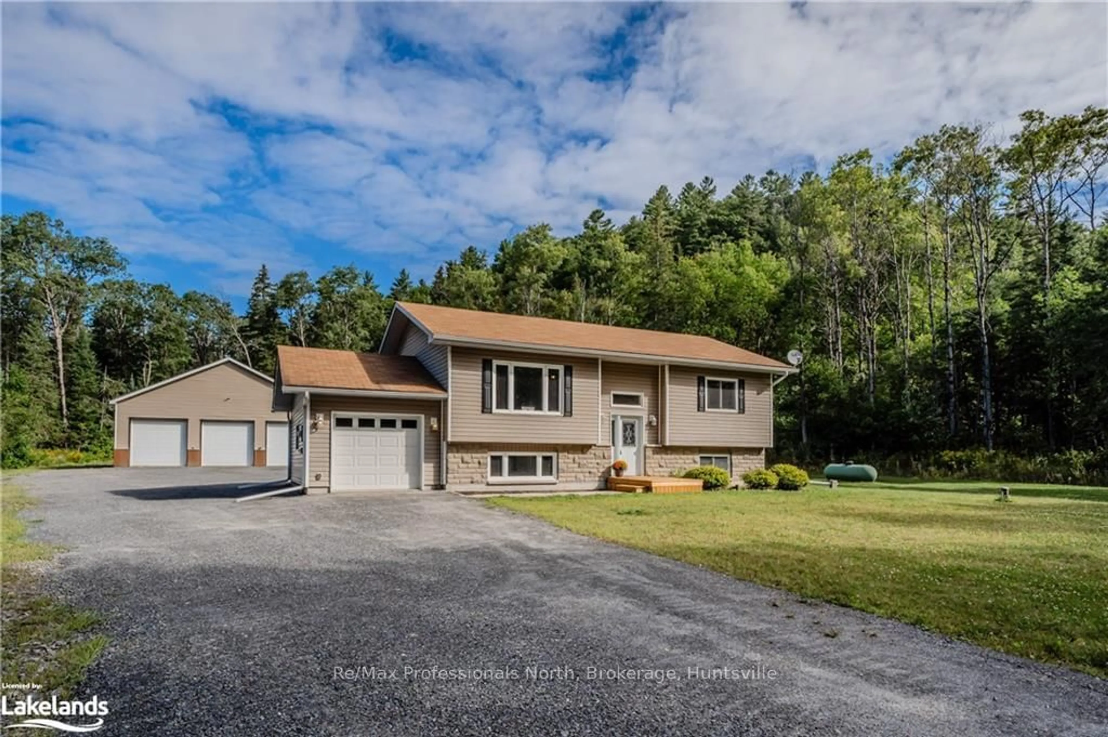 Frontside or backside of a home, cottage for 80 CERAMIC MINE ROAD Rd, Huntsville Ontario P1H 2J4