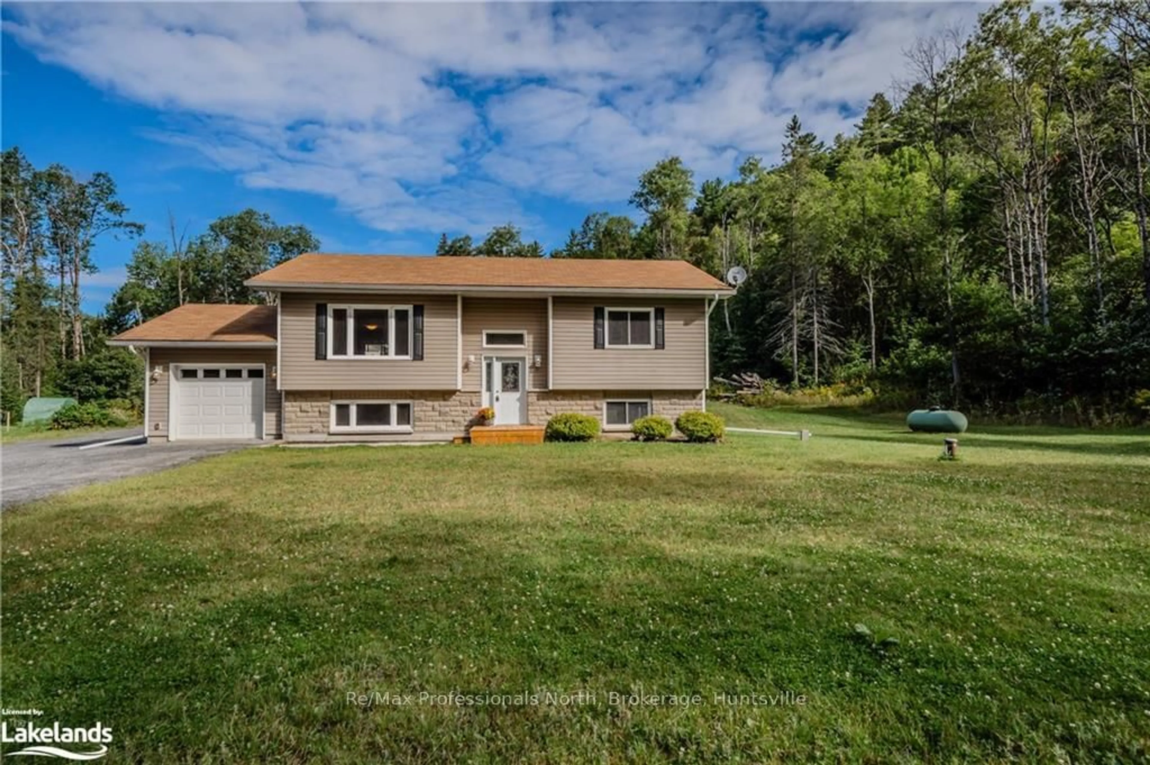 Frontside or backside of a home, cottage for 80 CERAMIC MINE ROAD Rd, Huntsville Ontario P1H 2J4