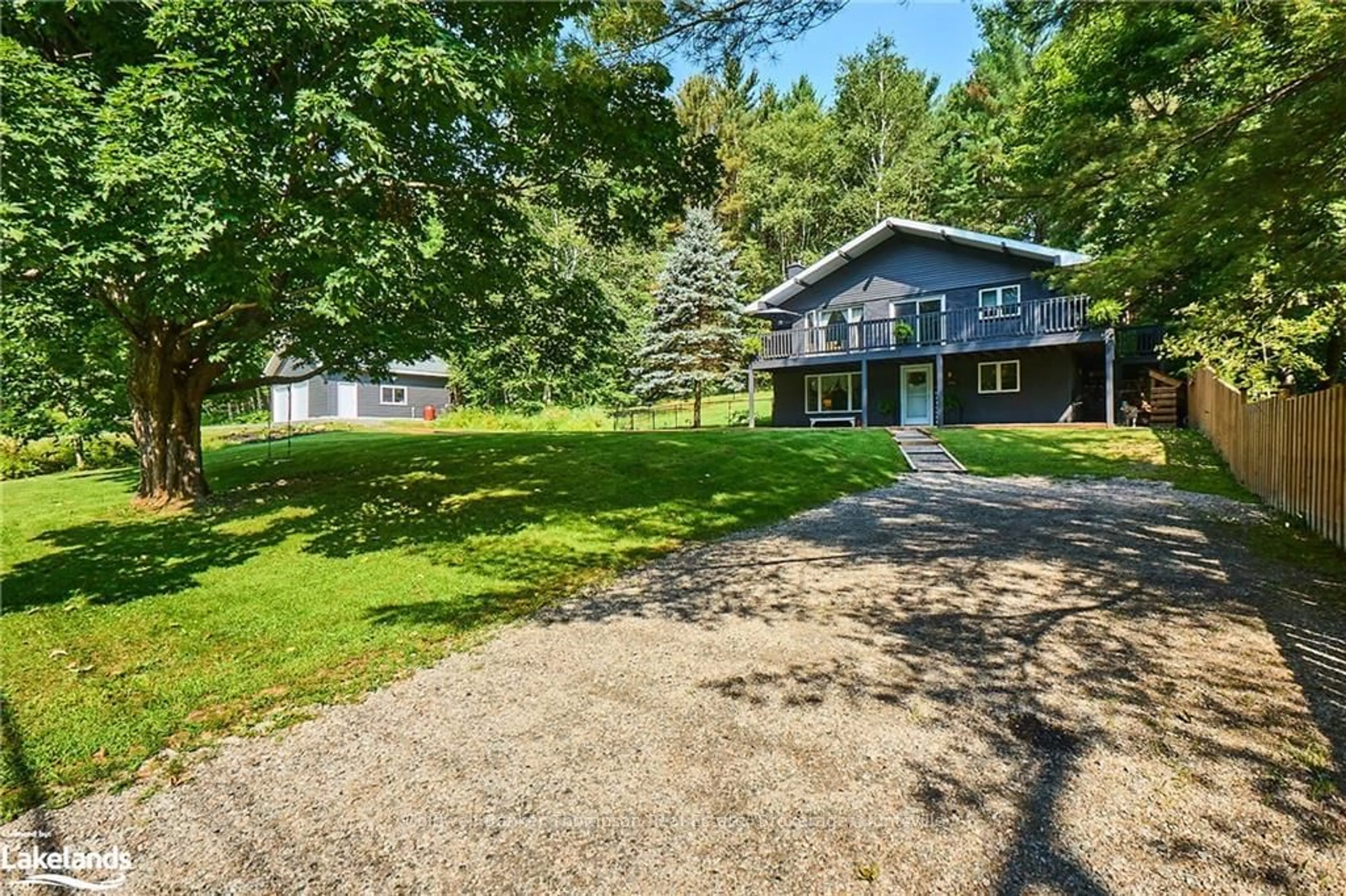 Frontside or backside of a home, cottage for 1054 CHARLIE THOMPSON Rd, Lake of Bays Ontario P0A 1H0