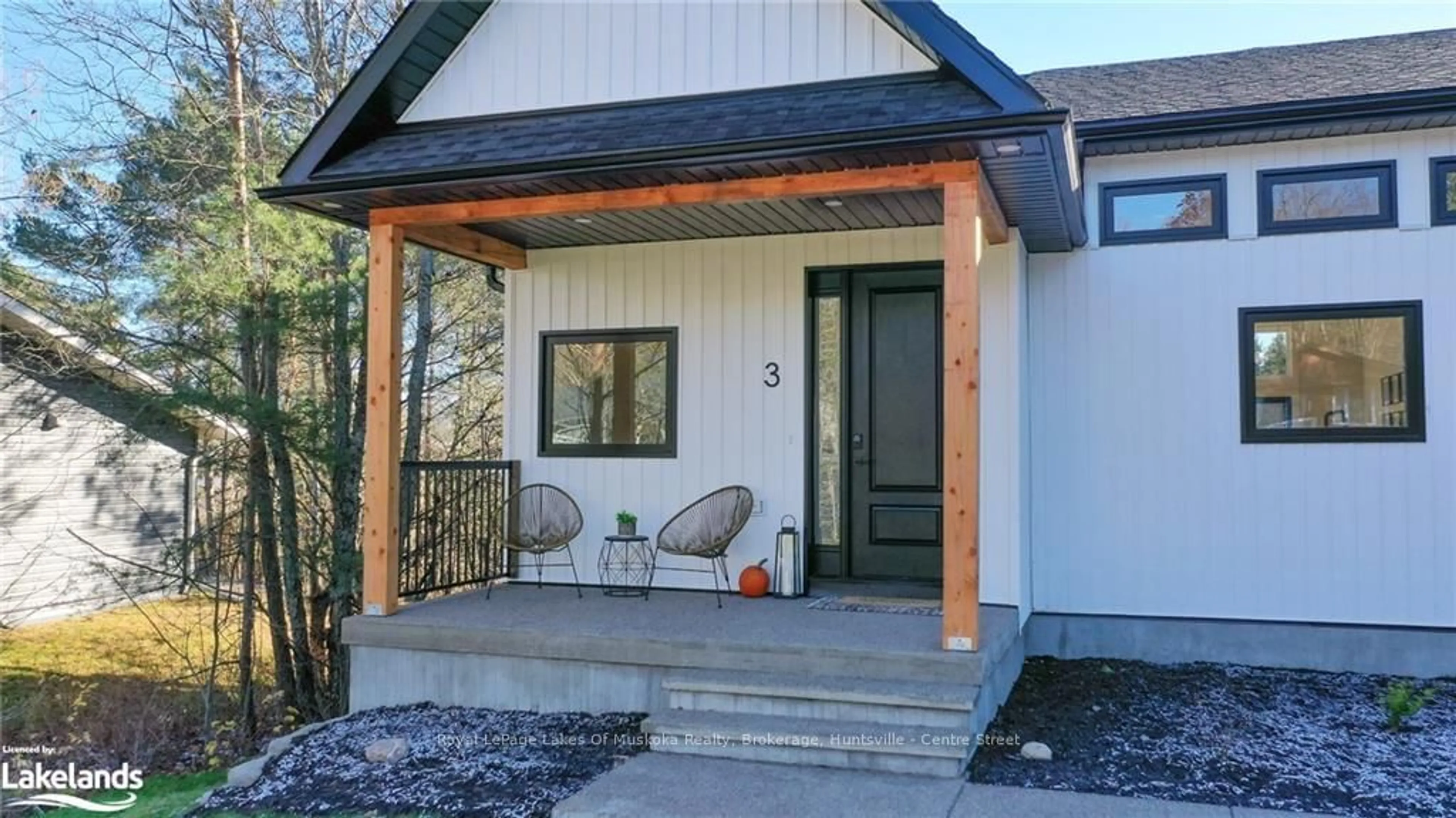 Indoor entryway, wood floors for 3 EDGAR St, Sundridge Ontario P0A 1Z0