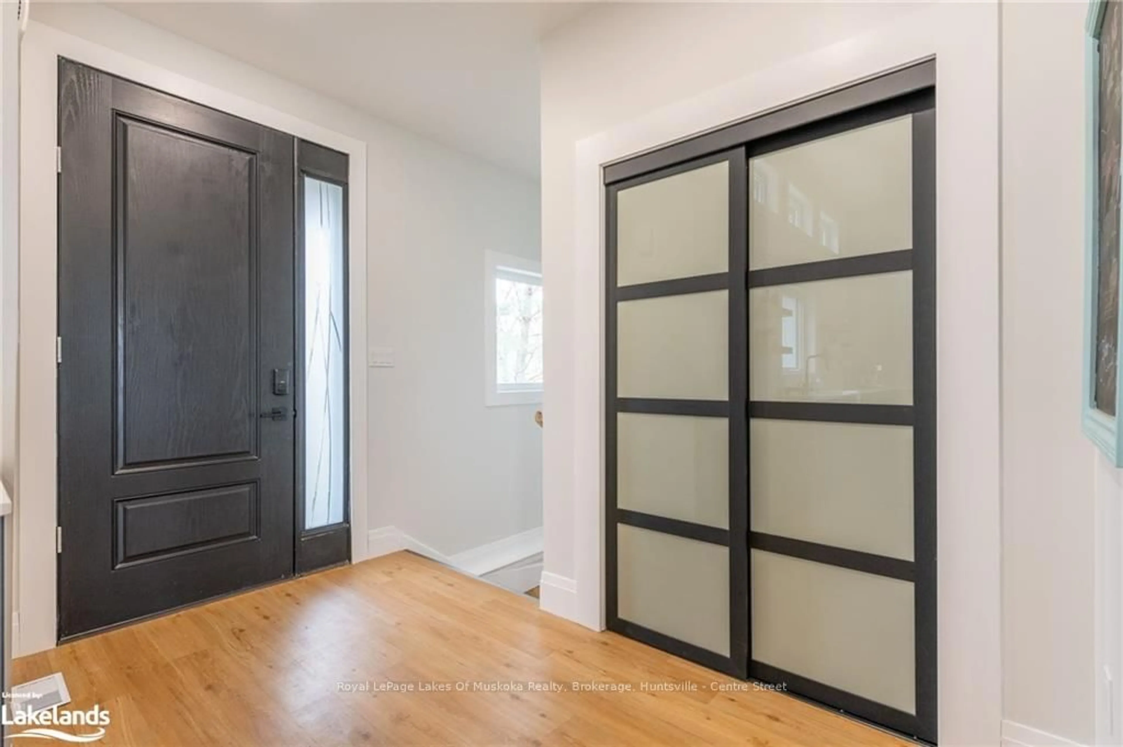 Indoor entryway, wood floors for 3 EDGAR St, Sundridge Ontario P0A 1Z0