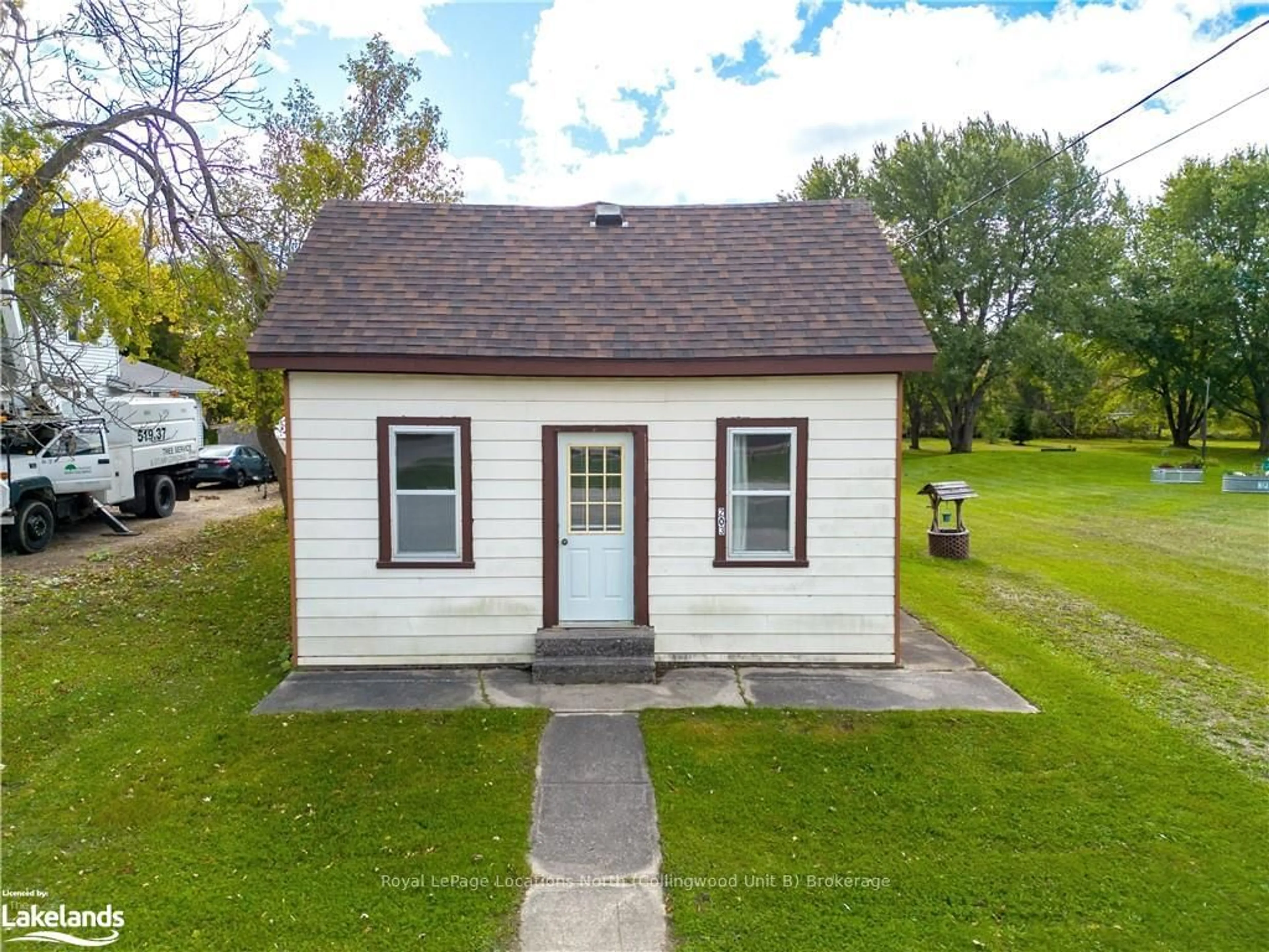 Frontside or backside of a home, cottage for 203 QUEEN St, South Bruce Peninsula Ontario N0H 1P0