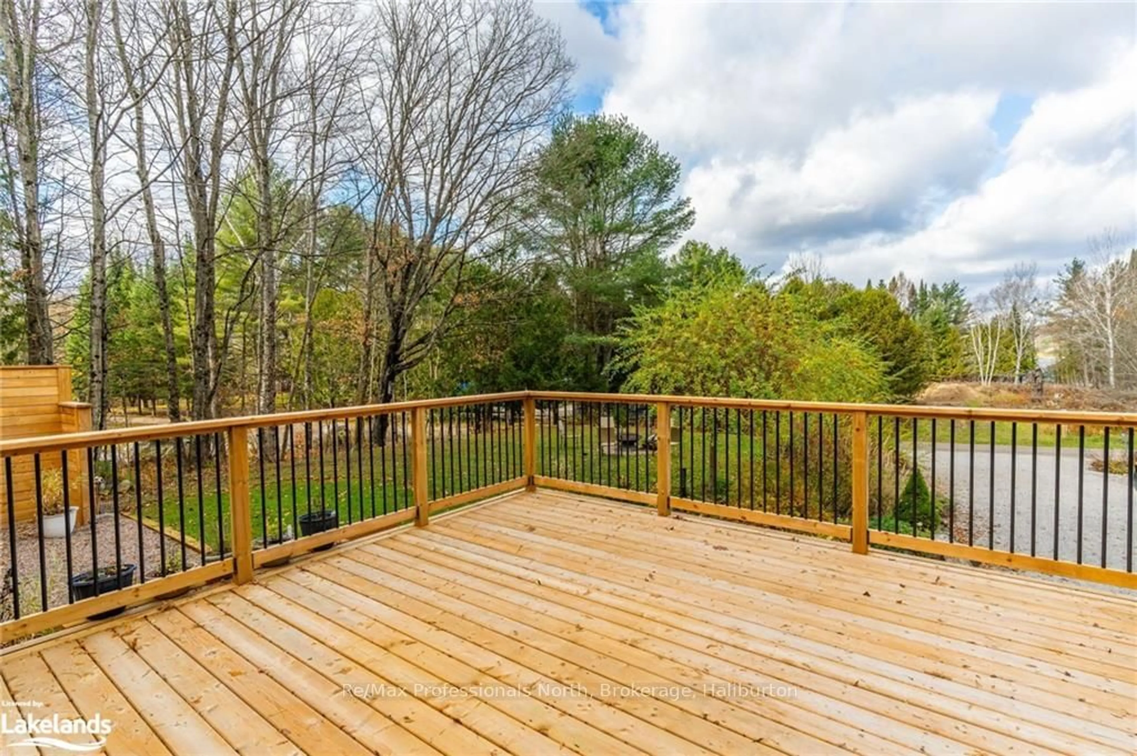 Patio, the fenced backyard for 1086 PROVIDENCE Dr, Algonquin Highlands Ontario K0M 1S0