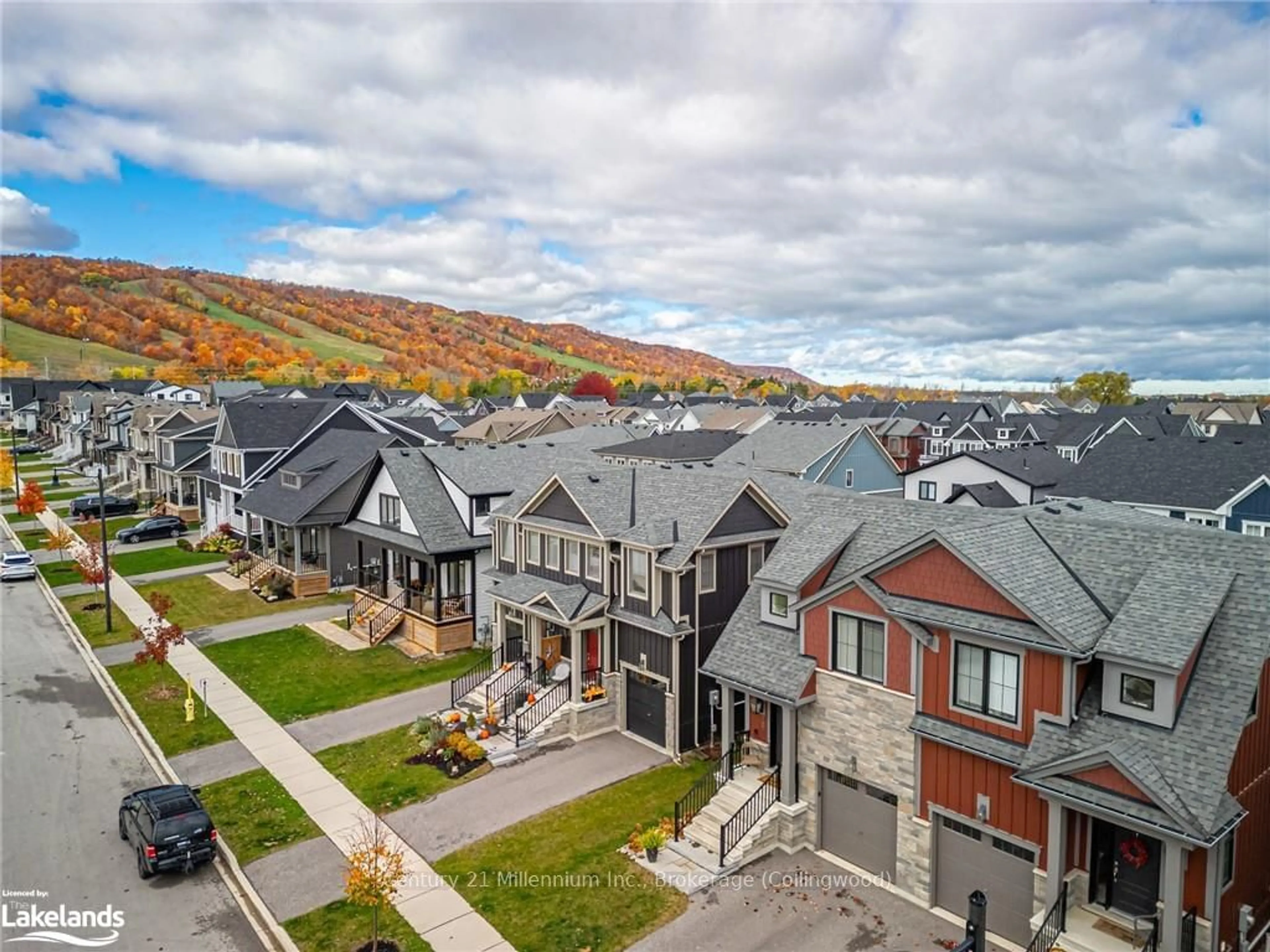 A pic from exterior of the house or condo, mountain for 120 SYCAMORE St, Blue Mountains Ontario L9Y 0R4