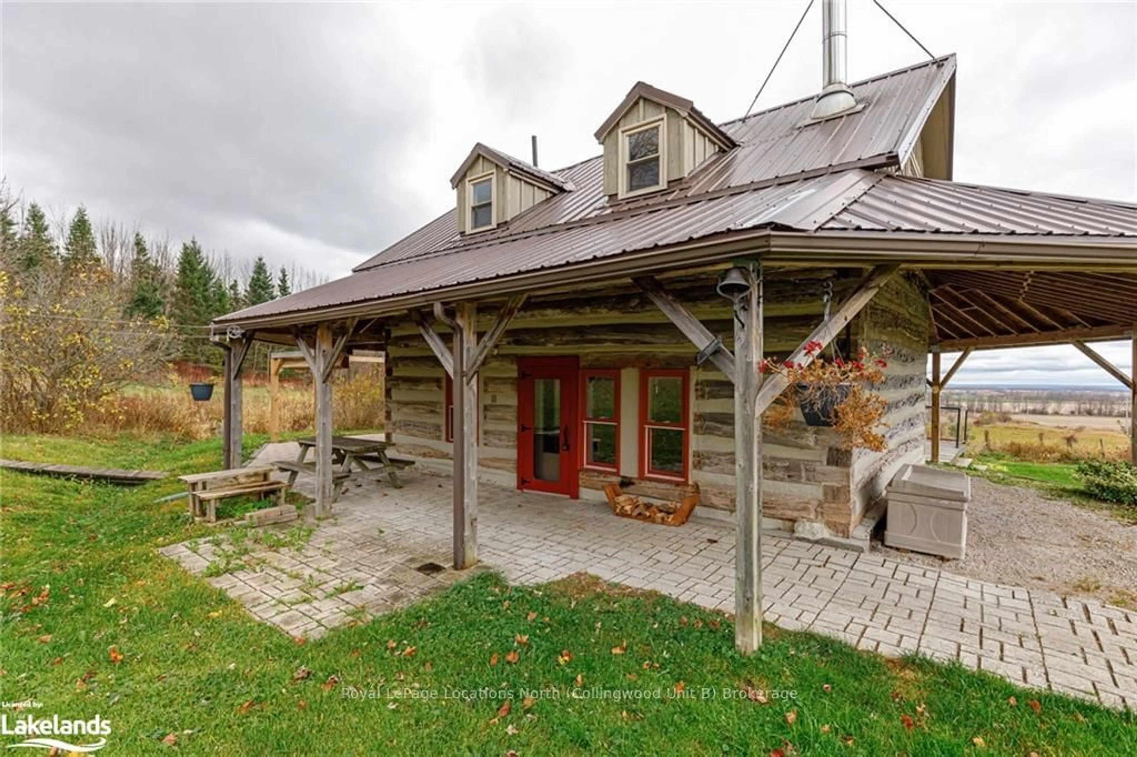 Patio, cottage for 598519 CONCESSION ROAD 2, Meaford Ontario N4K 5W4