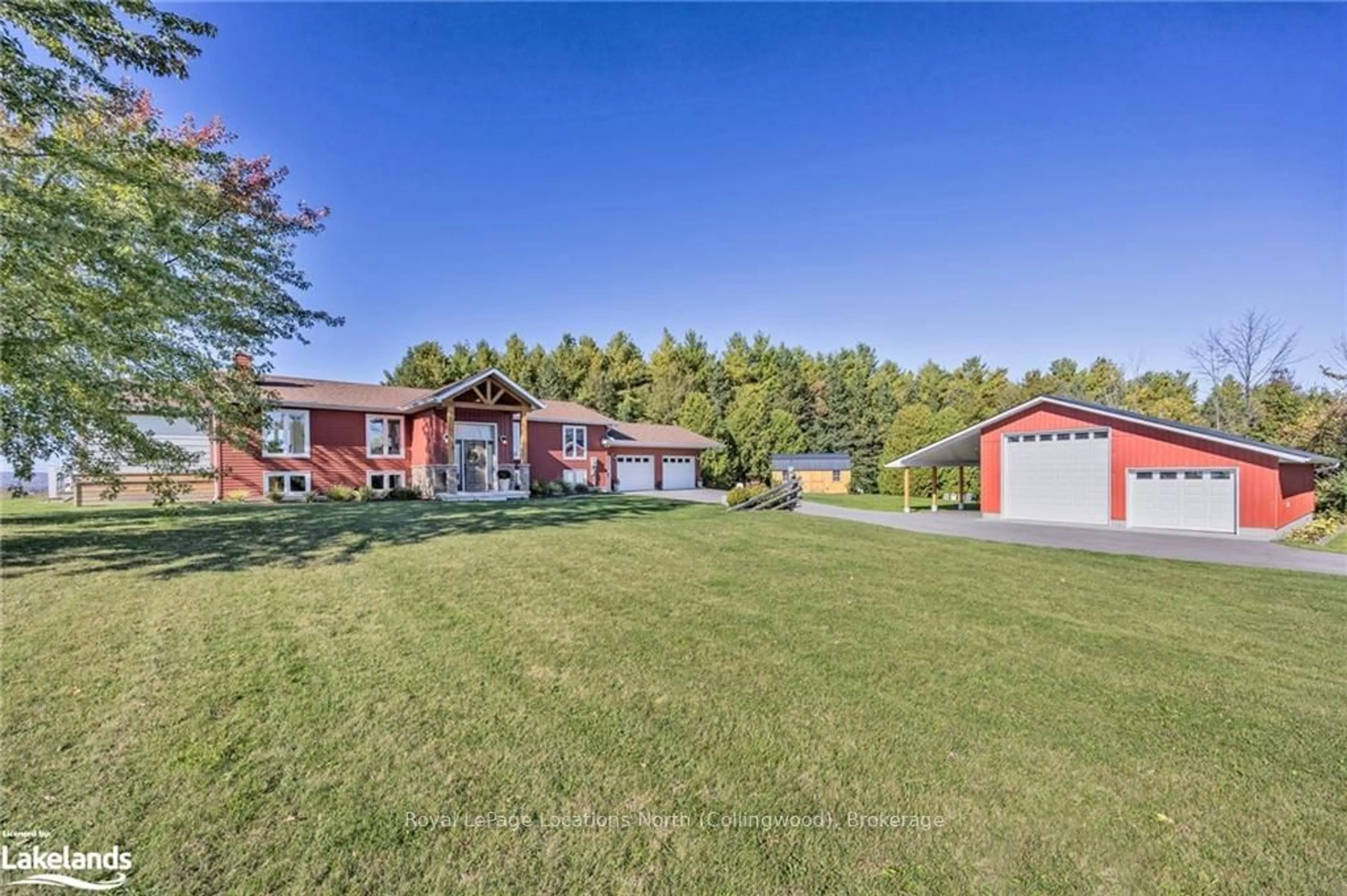 Frontside or backside of a home, cottage for 111 FAWCETT Lane, Blue Mountains Ontario N0H 1J0