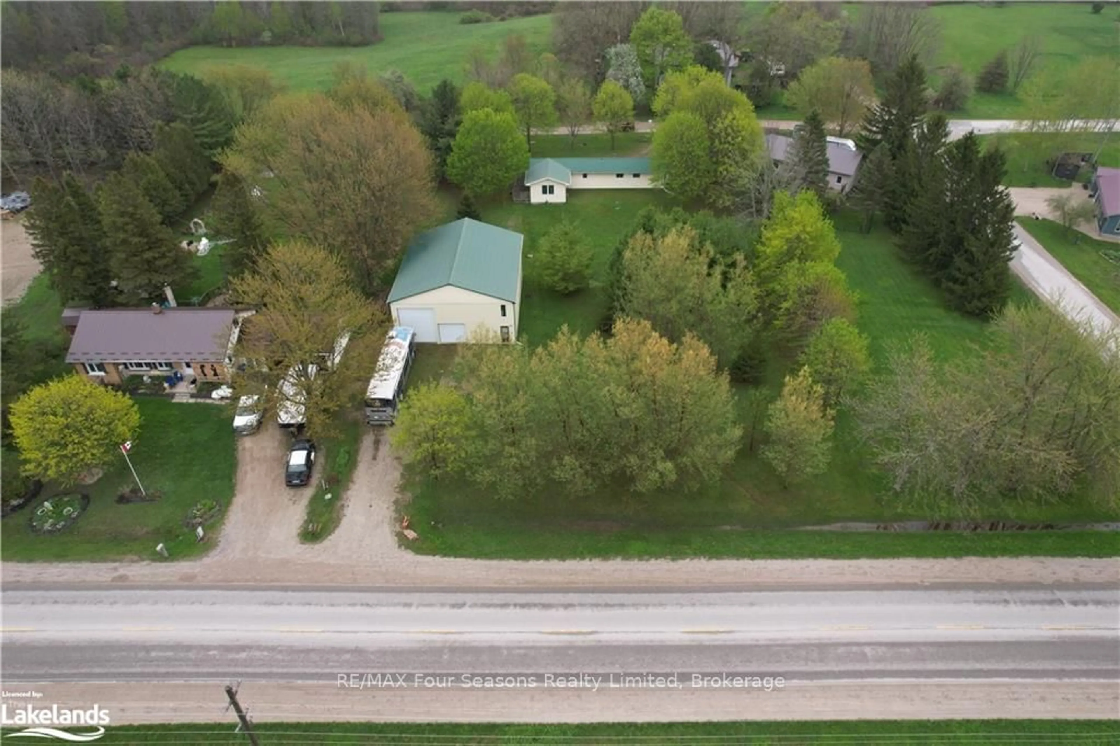 Frontside or backside of a home, the street view for 29 PAXTON St, Huron-Kinloss Ontario N0G 2B0