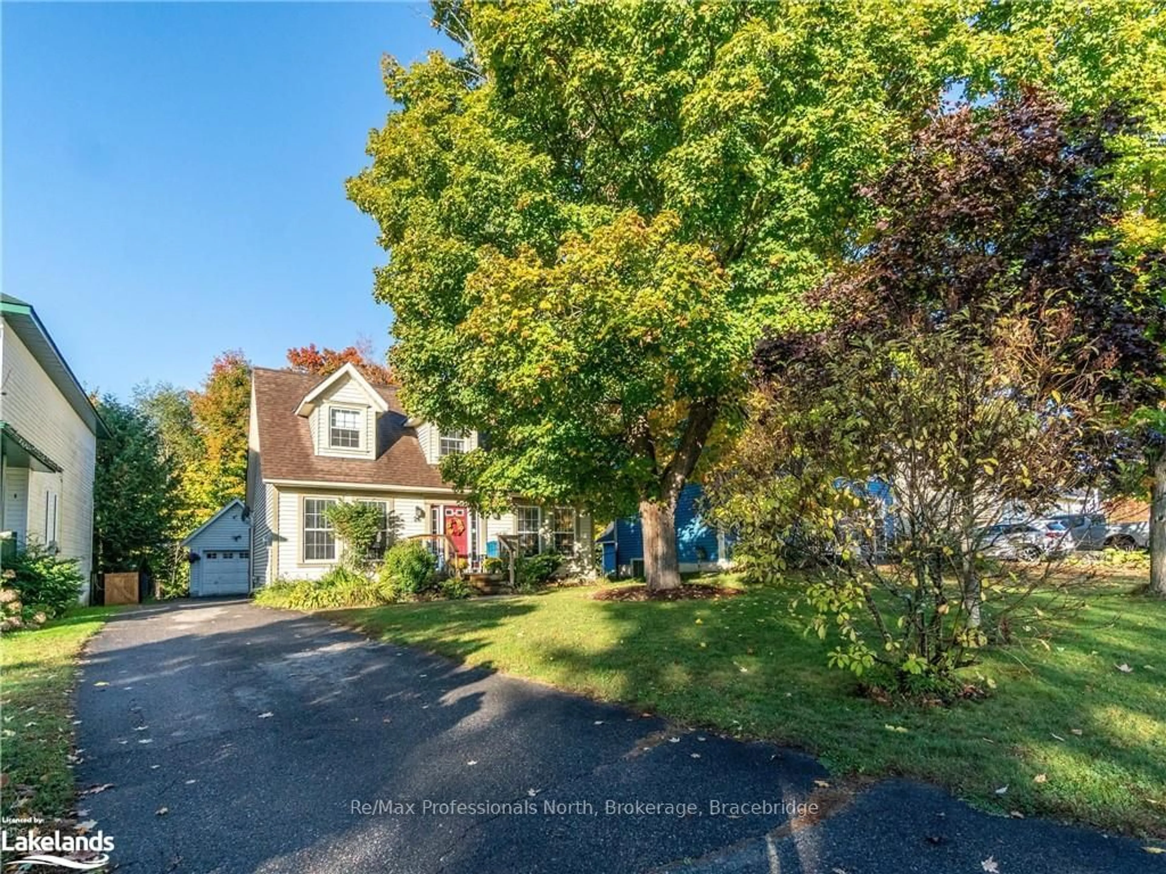 Frontside or backside of a home, the street view for 26 COATES Ave, Bracebridge Ontario P1L 1Y5