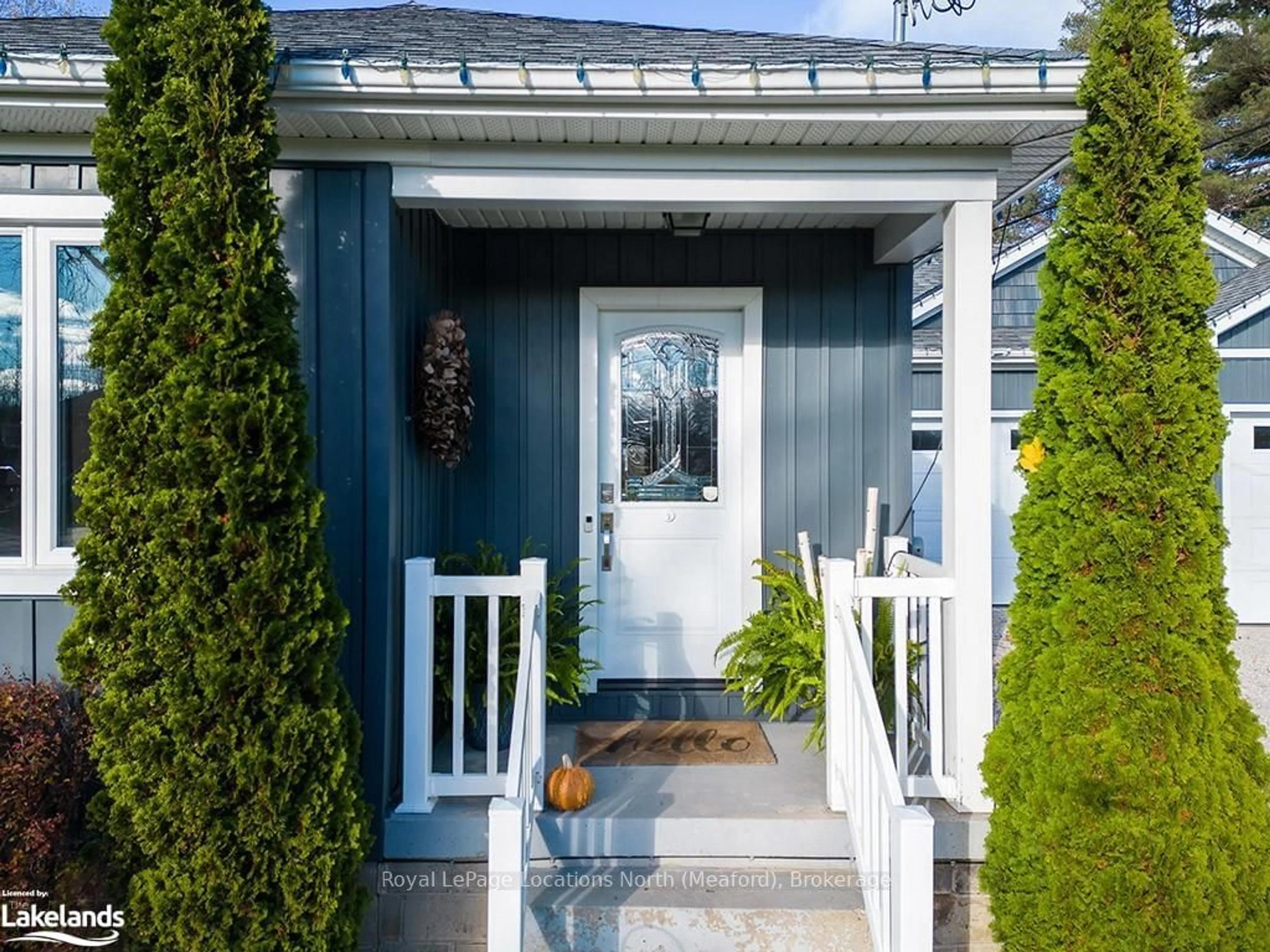 Indoor entryway for 879 15TH St, Georgian Bluffs Ontario N4K 6V5