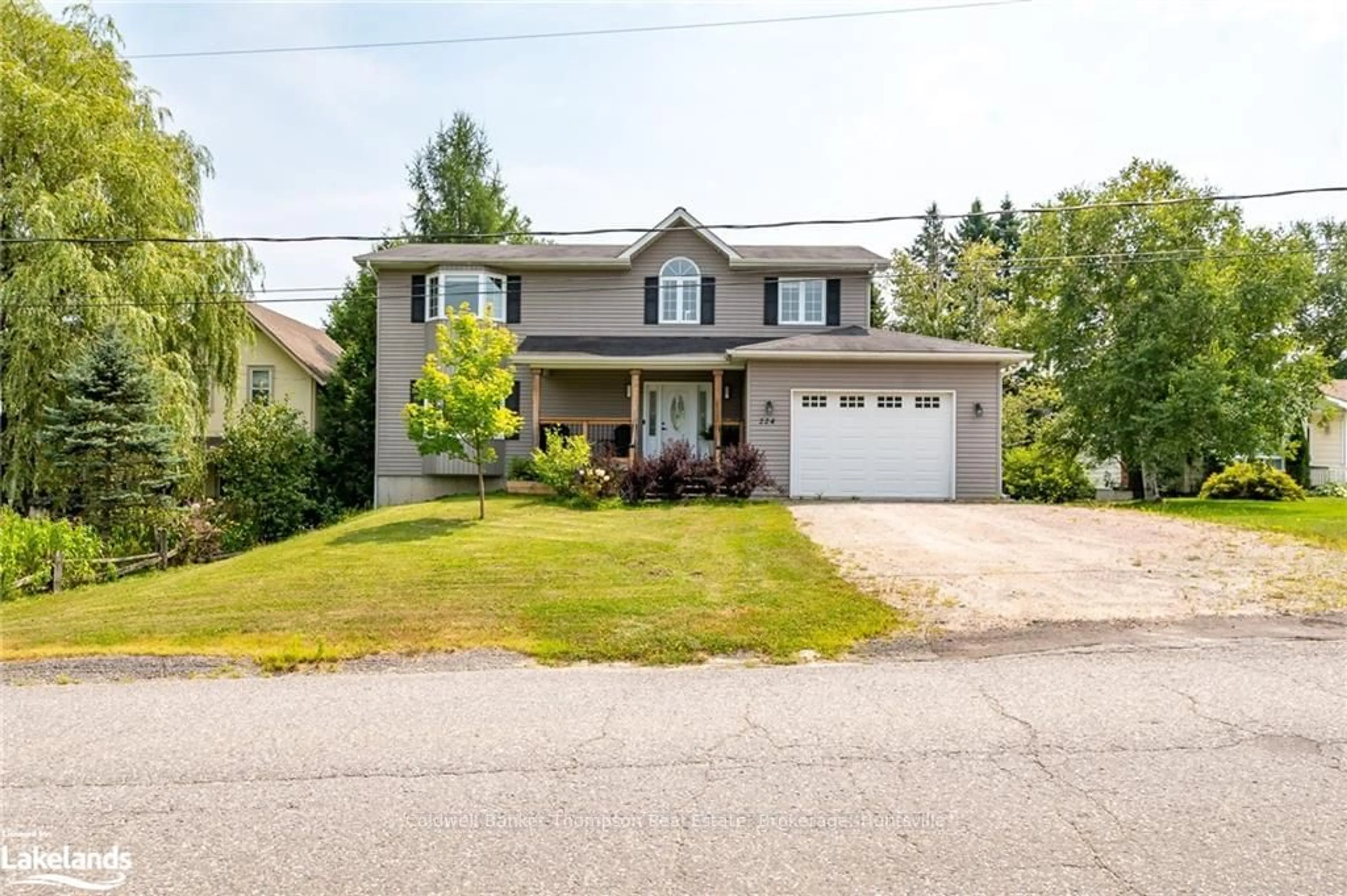 Frontside or backside of a home, cottage for 224 QUEEN St, Burk's Falls Ontario P0A 1C0