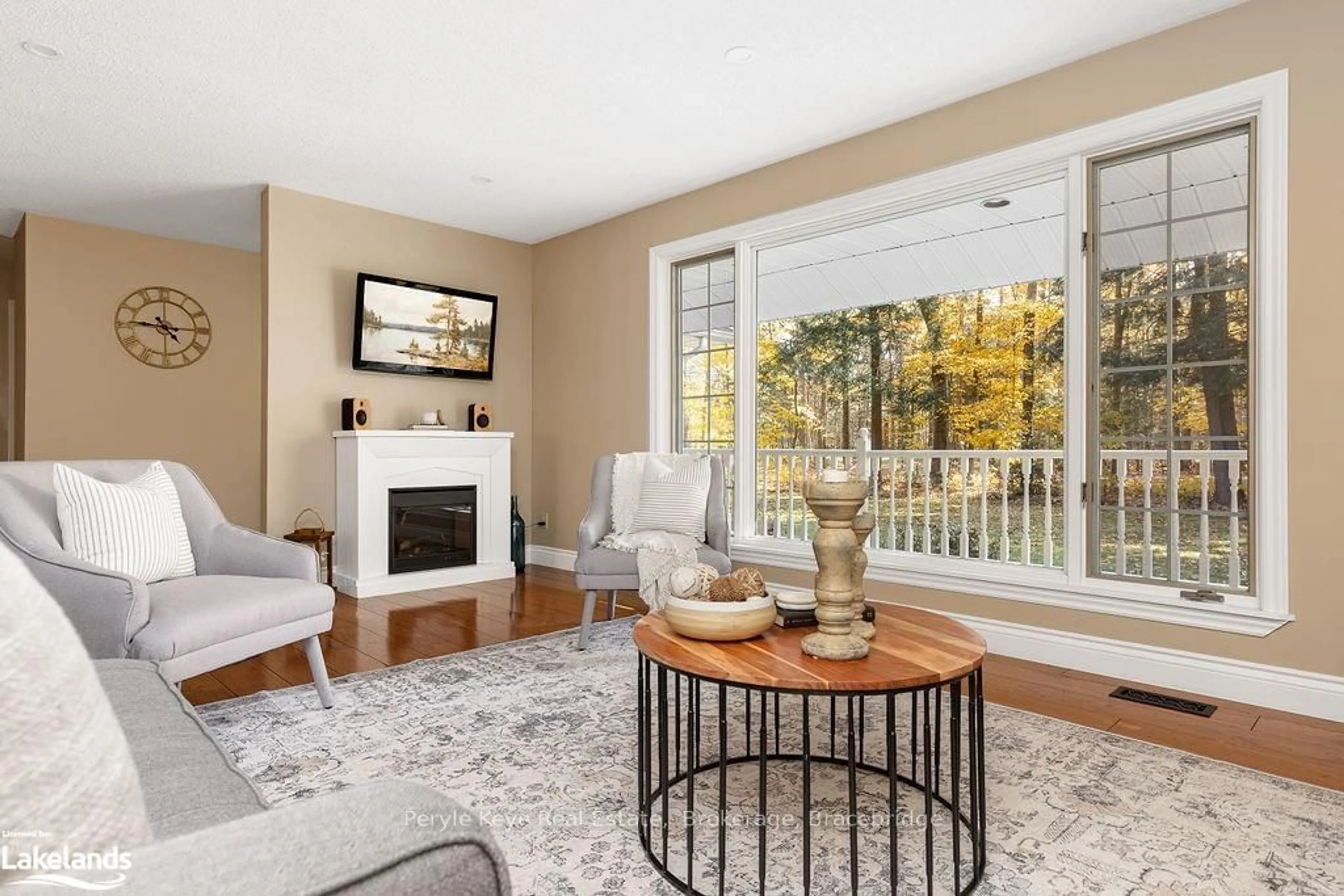 Living room, wood floors for 80 STEPHENSON RD 7, Huntsville Ontario P0B 1M0