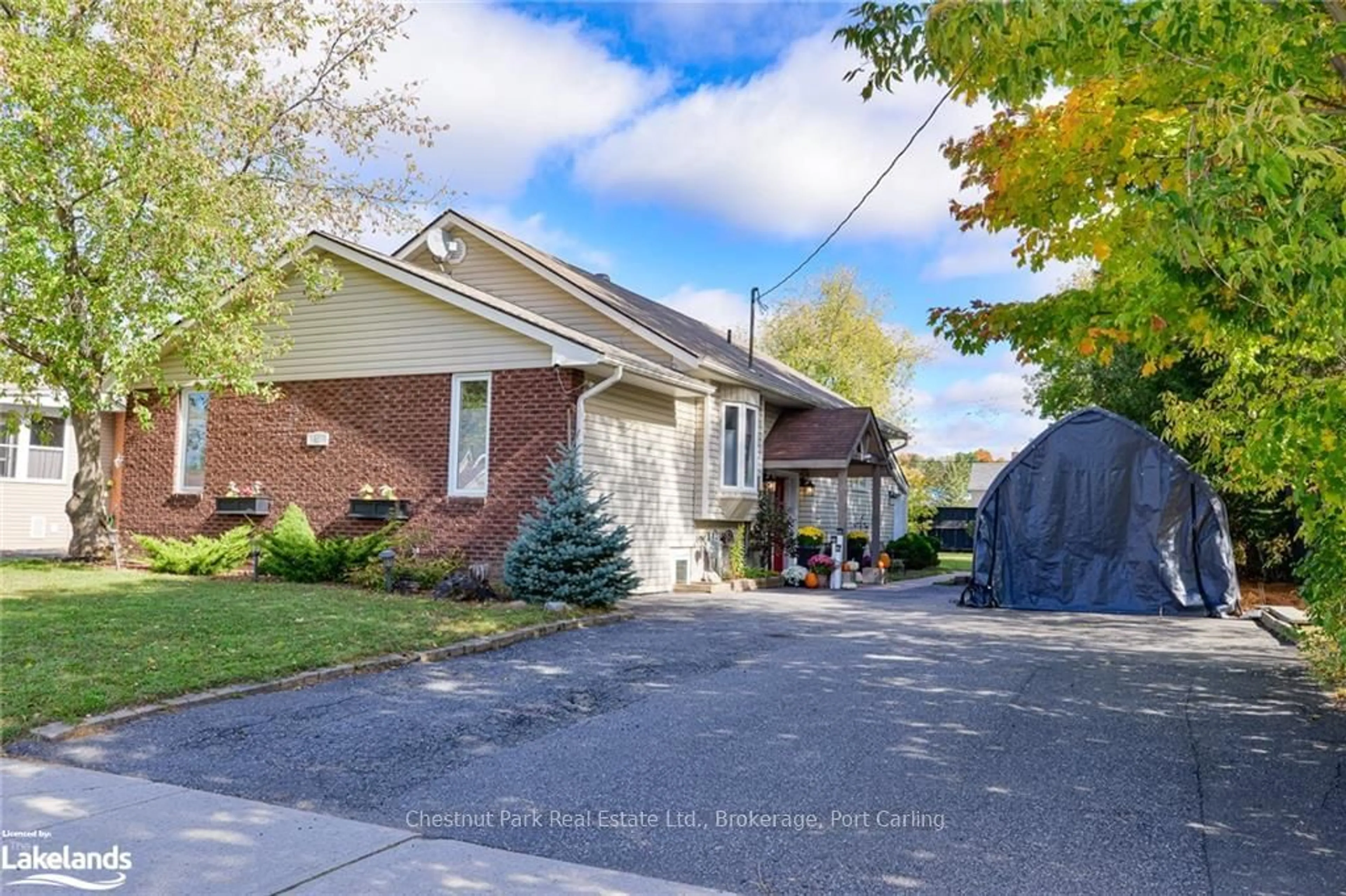 Frontside or backside of a home, the street view for 63 SPENCER St, Bracebridge Ontario P1L 1E2