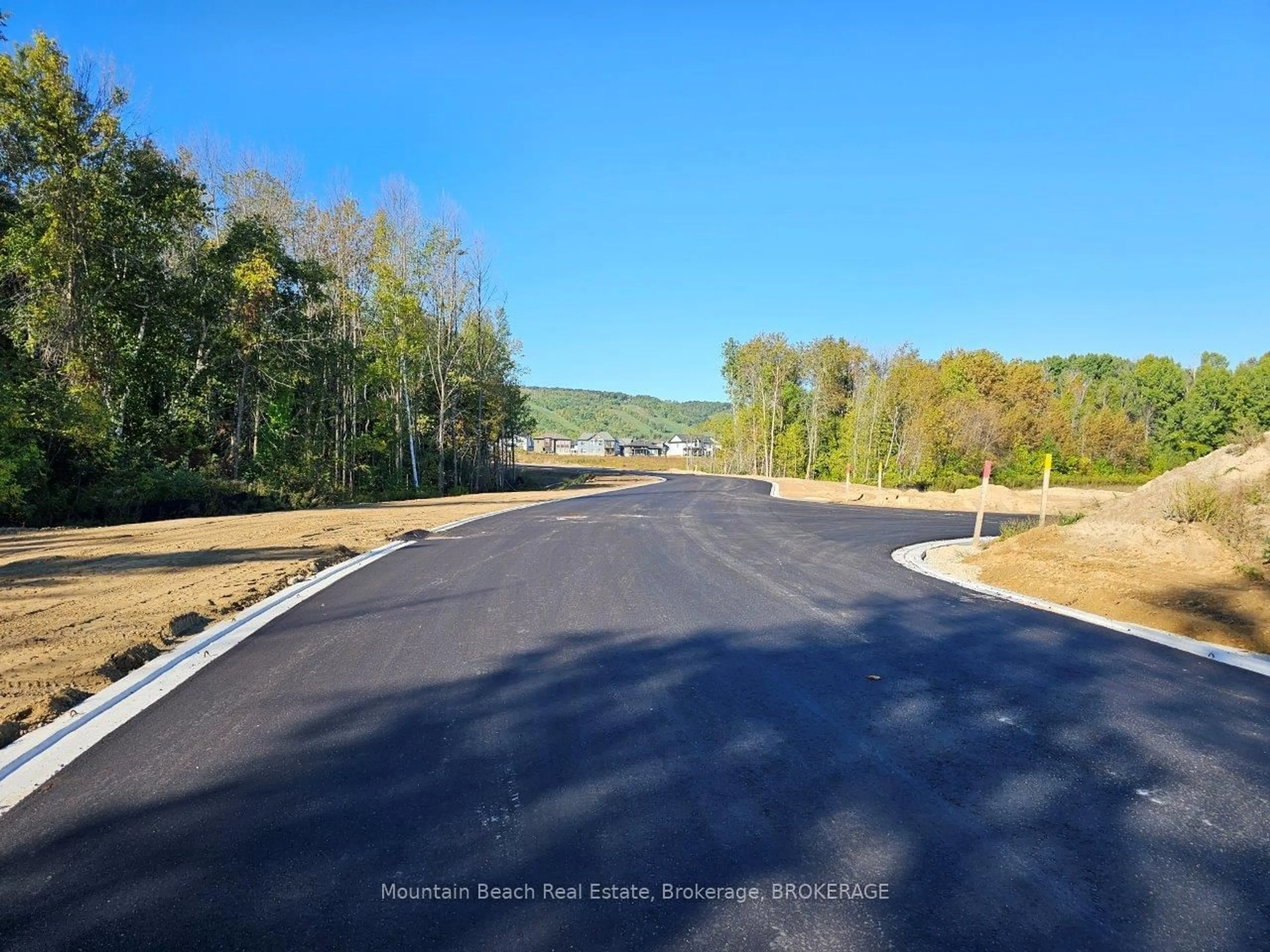 A pic from outside/outdoor area/front of a property/back of a property/a pic from drone, unknown for LOT 54R B St, Blue Mountains Ontario L9Y 0K8