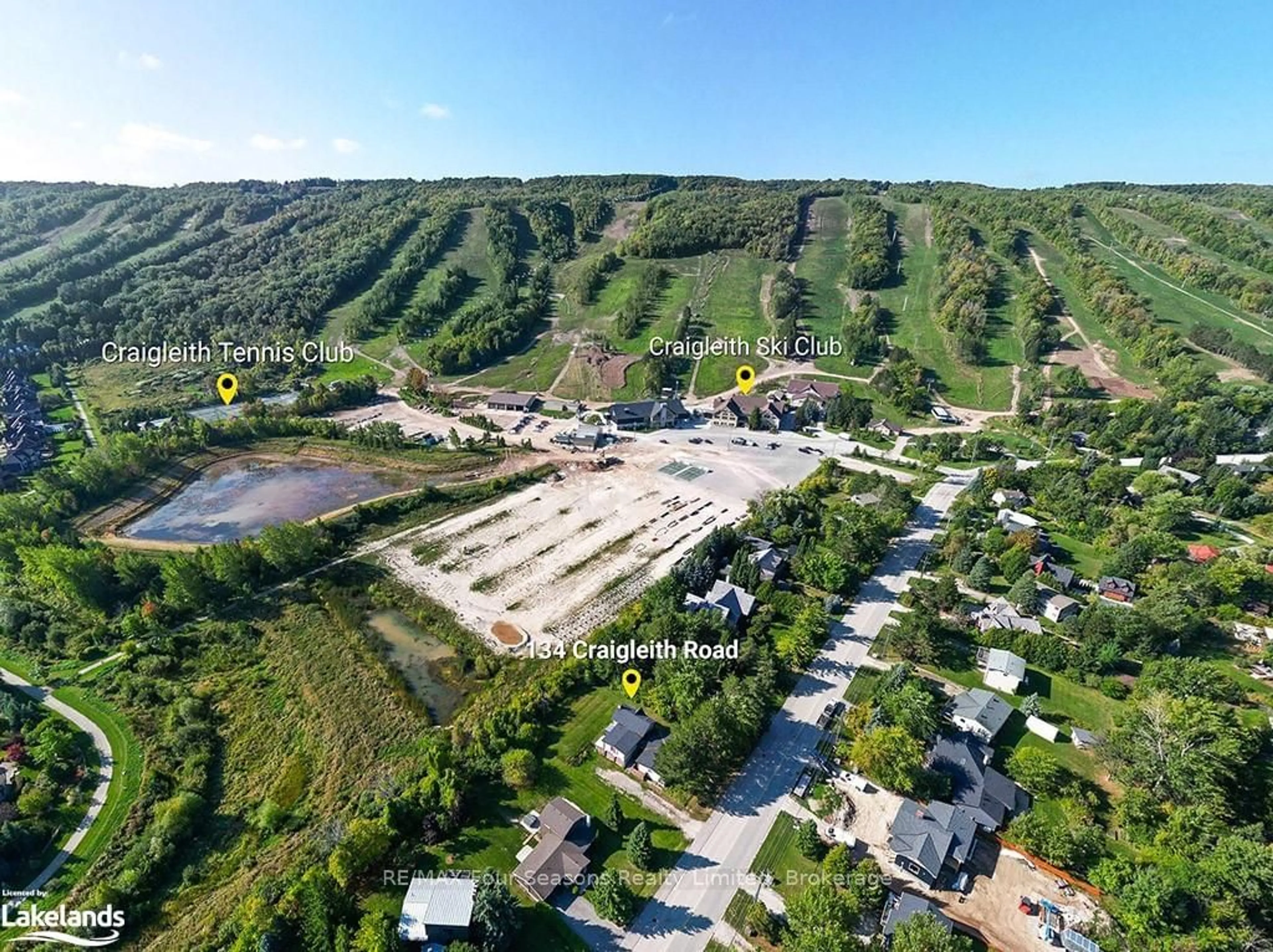 A pic from exterior of the house or condo, the street view for 134 CRAIGLEITH Rd, Blue Mountains Ontario L9Y 0S3