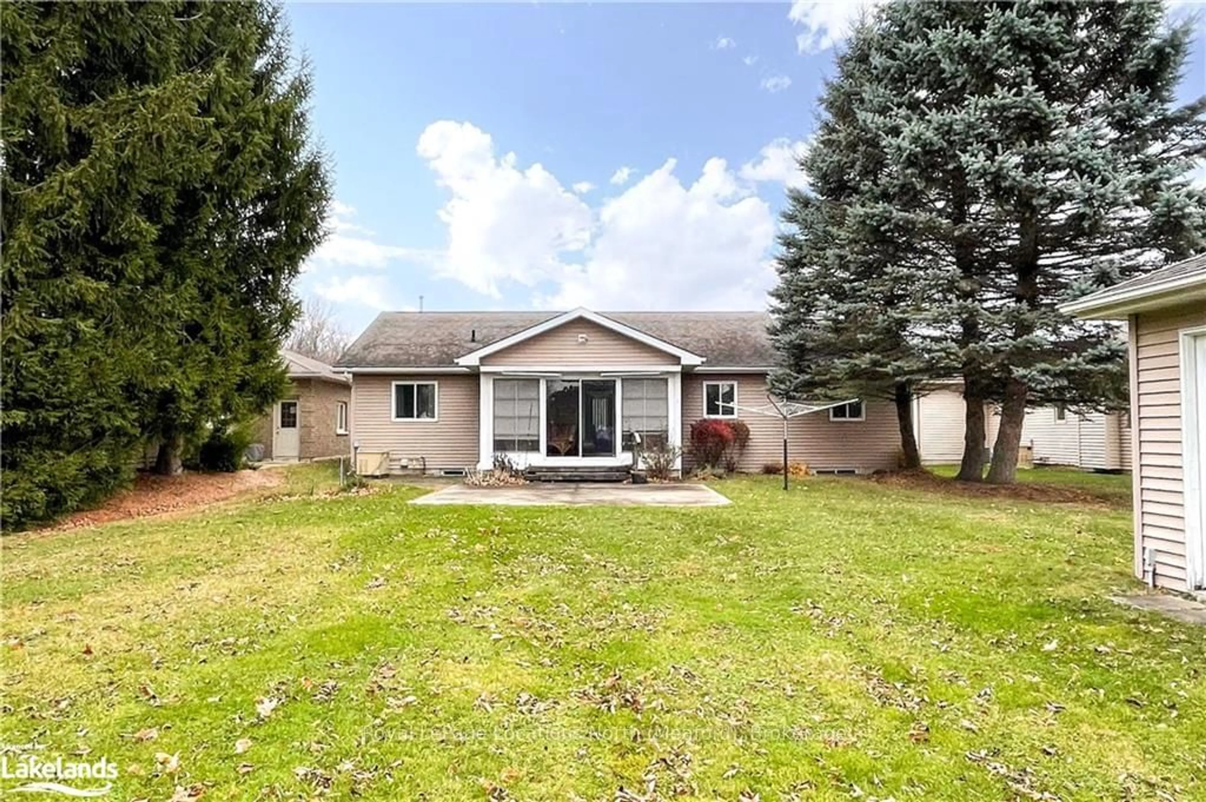 Frontside or backside of a home, the fenced backyard for 57 FAIRWAY Ave, Meaford Ontario N4L 1X8