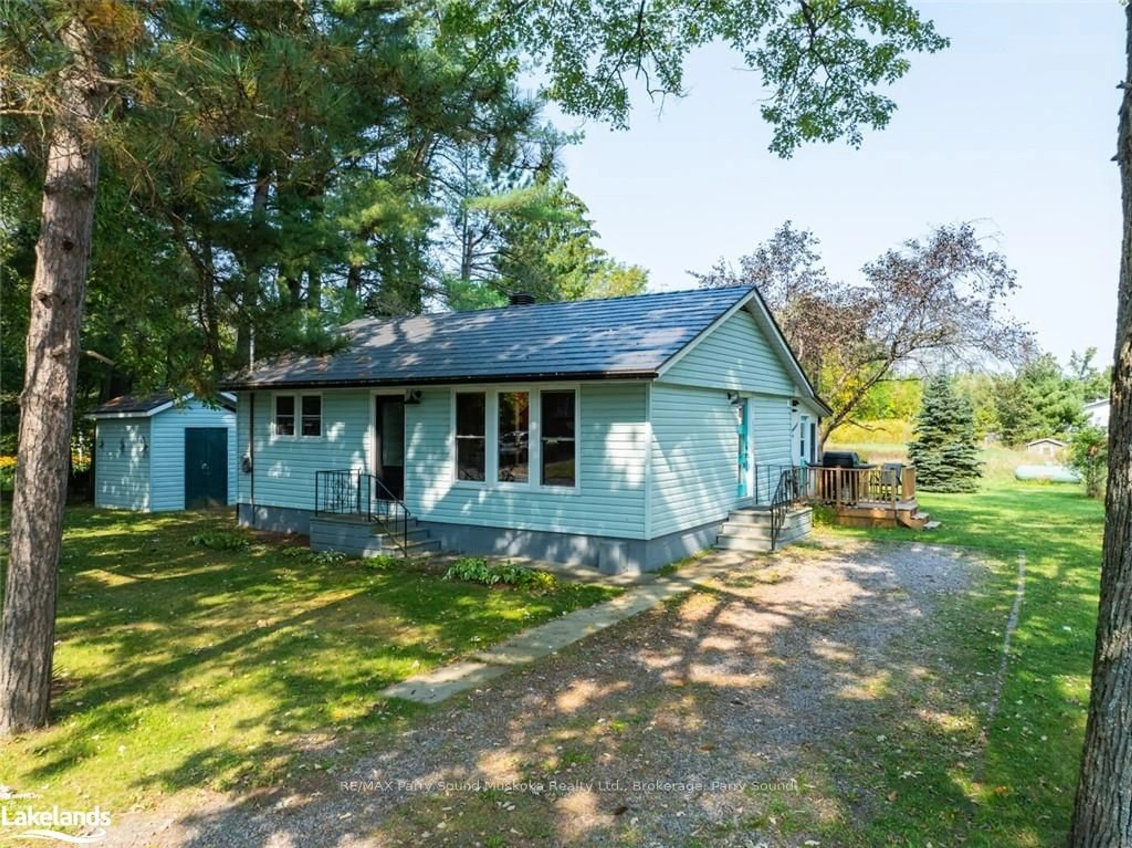 Frontside or backside of a home, cottage for 26 632, Seguin Ontario P0C 0A1