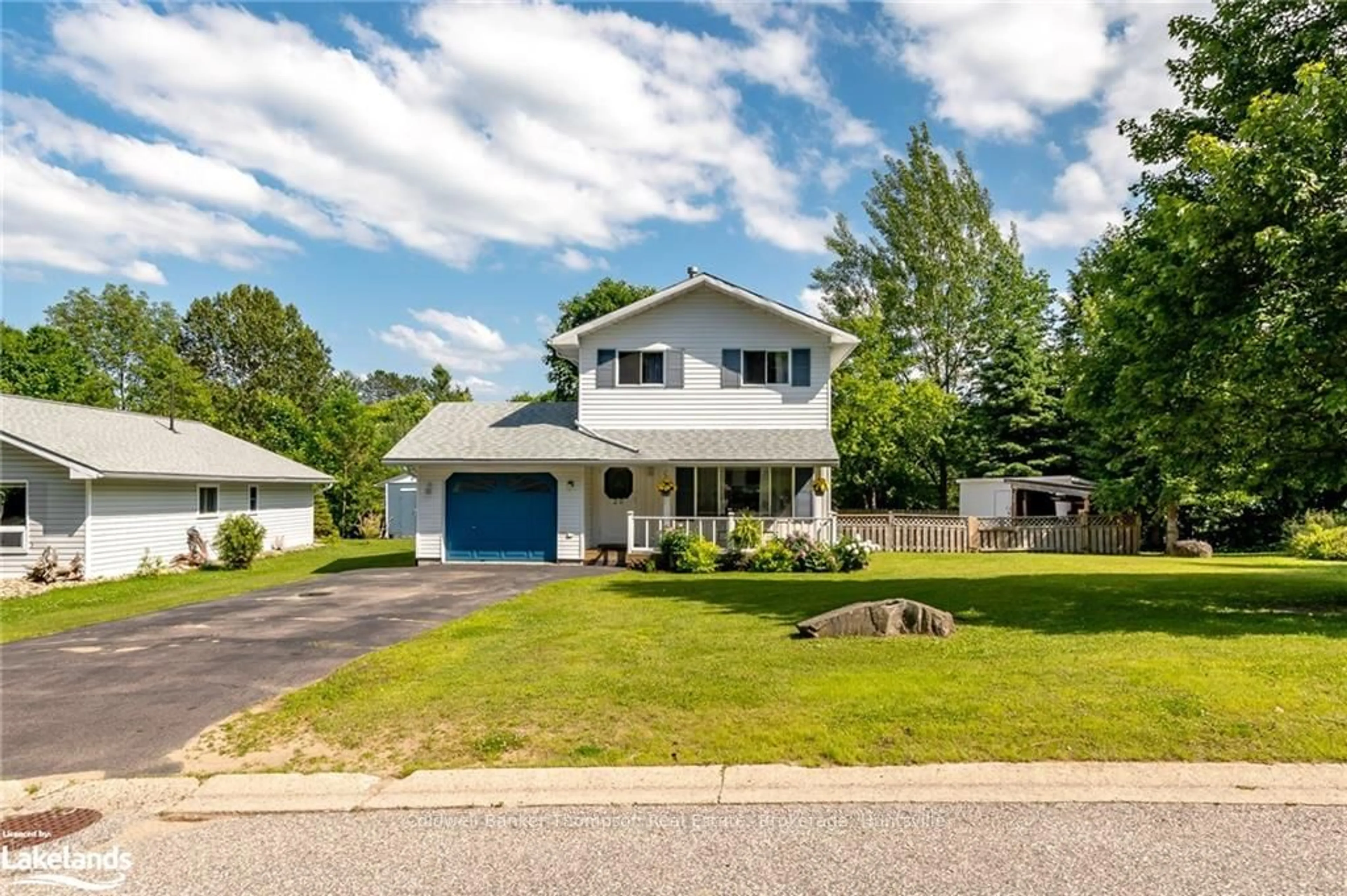 Frontside or backside of a home, the street view for 20 CRESTVIEW Dr, Huntsville Ontario P1H 1S7