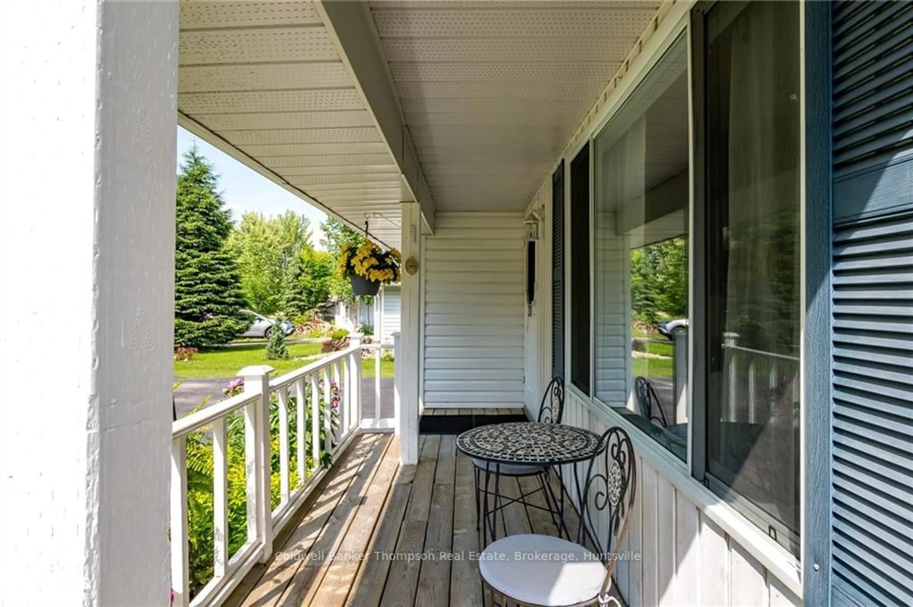 Patio, cottage for 20 CRESTVIEW Dr, Huntsville Ontario P1H 1S7