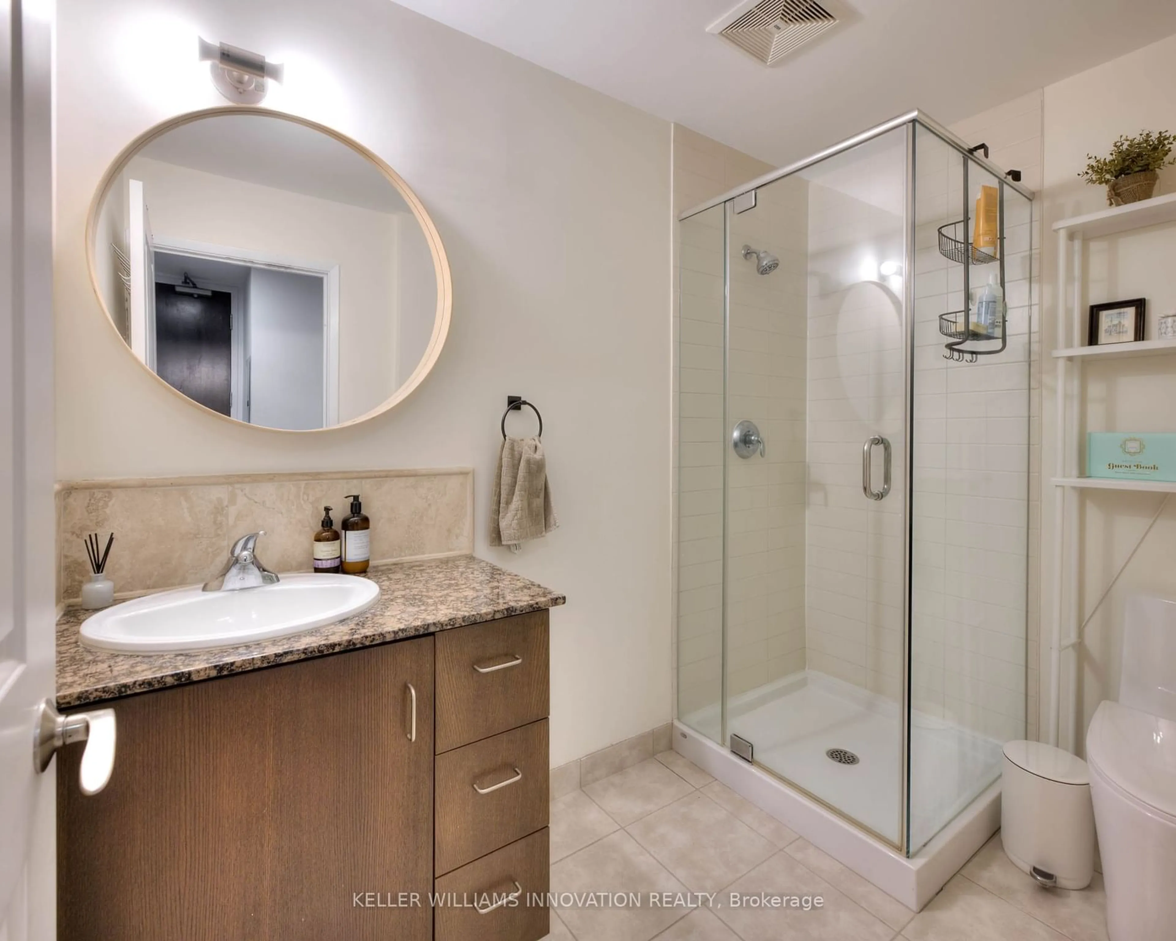 Standard bathroom for 191 King St #709, Waterloo Ontario N2J 1R1