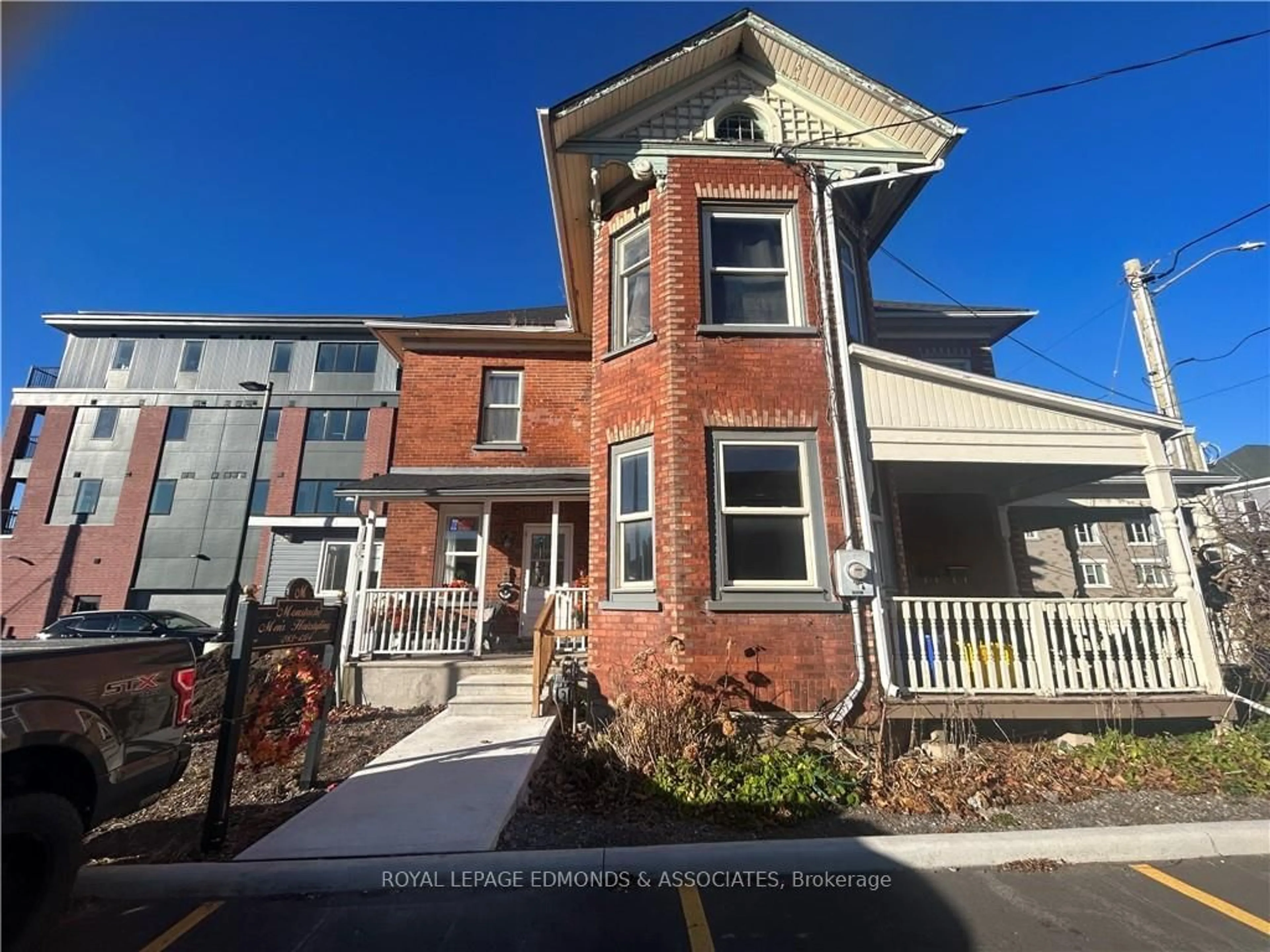 A pic from exterior of the house or condo, the street view for 11 WILLIAM St, Smiths Falls Ontario K7A 1M8