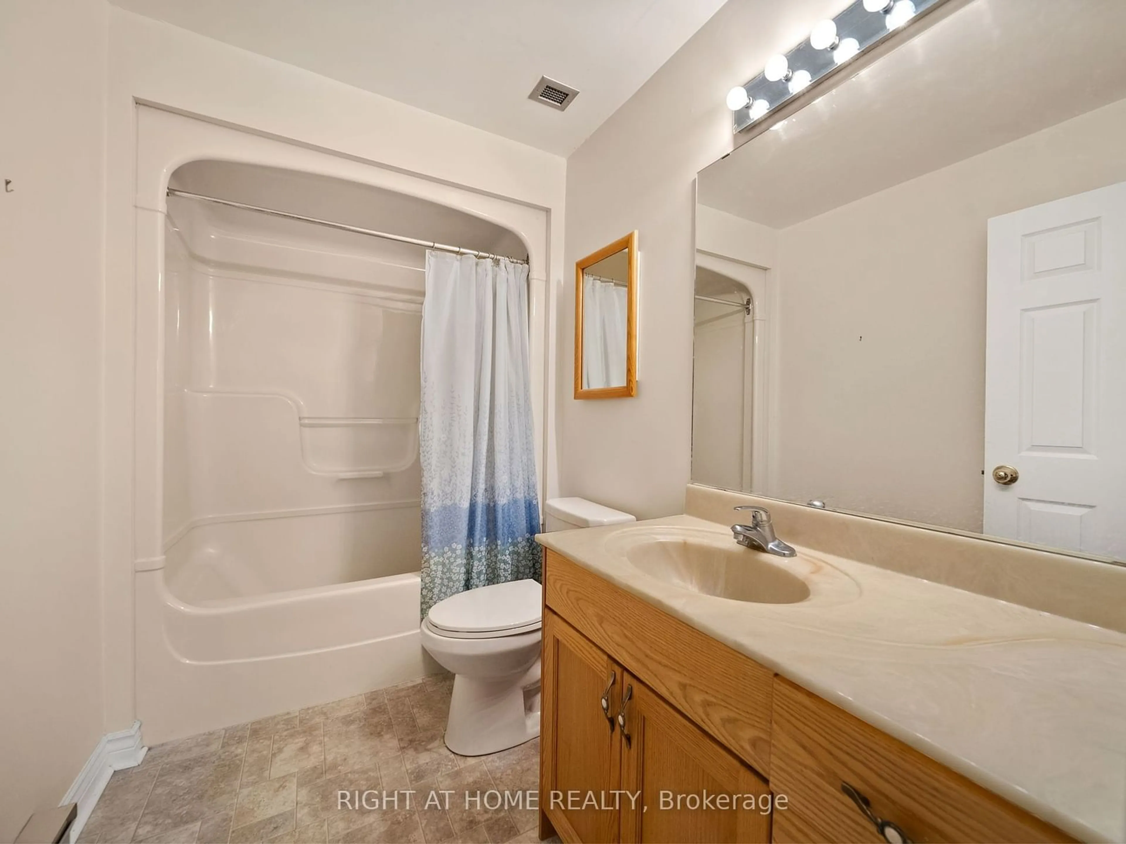 Standard bathroom, not visible floor for 650 Whitaker St #5, Peterborough Ontario K9H 7L5