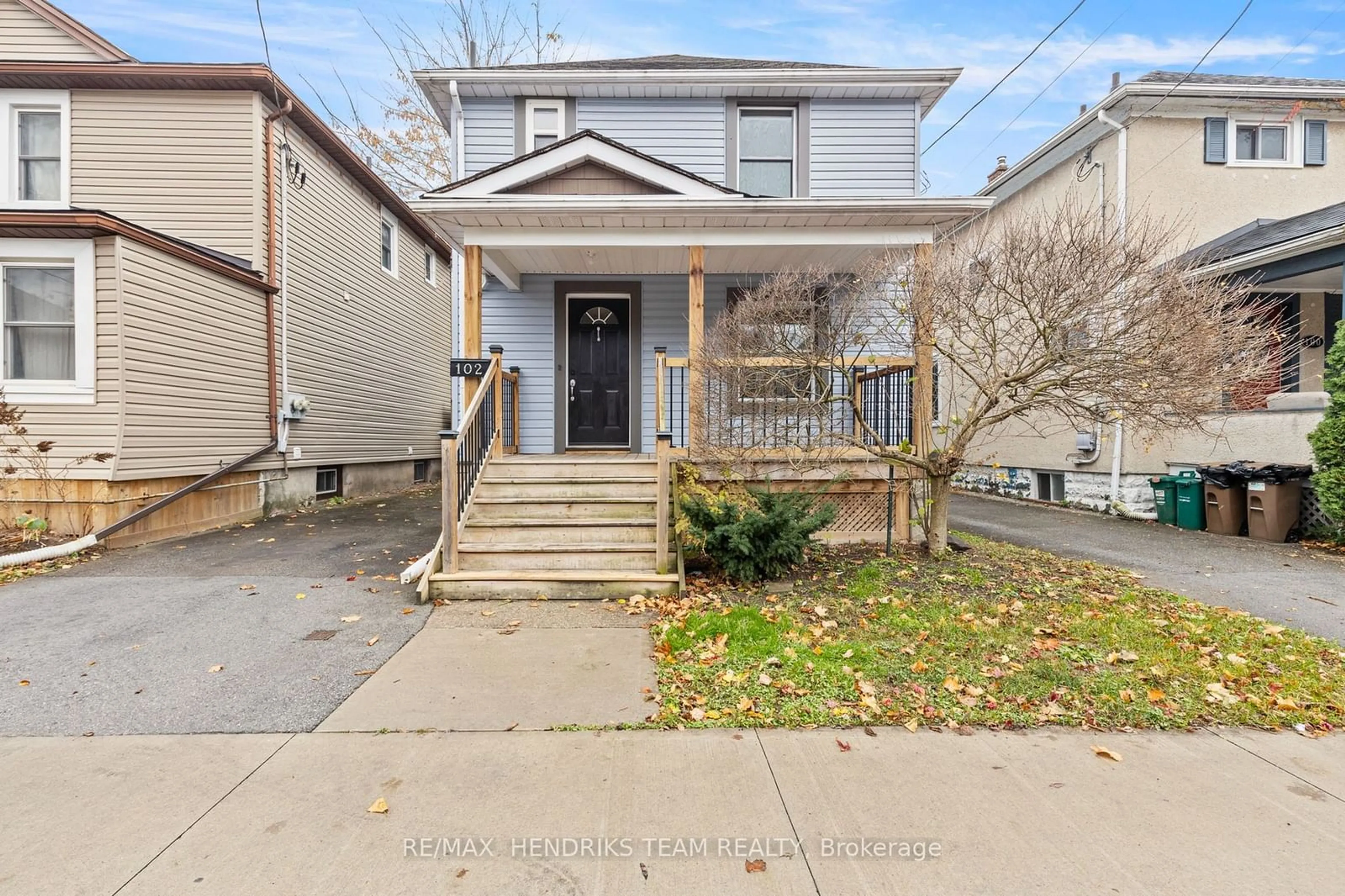 A pic from exterior of the house or condo, the street view for 102 Lowell Ave, St. Catharines Ontario L2R 2E2