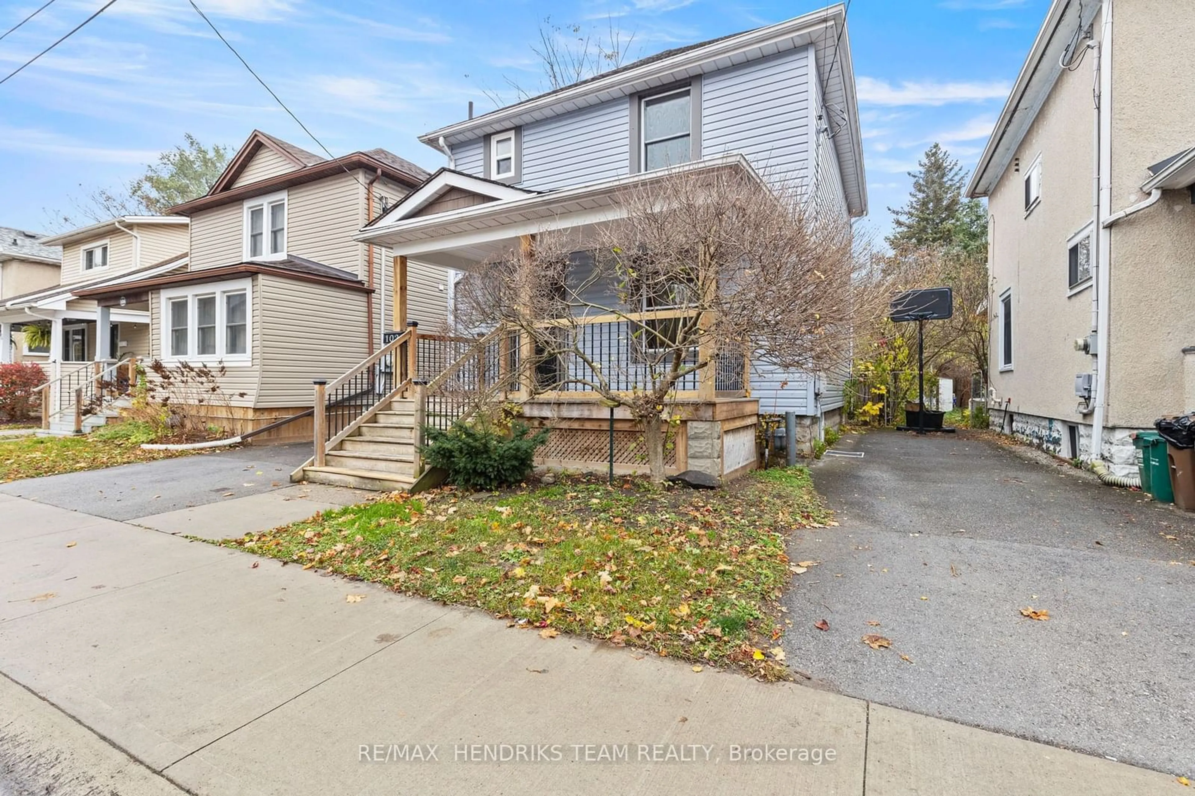 Frontside or backside of a home, the street view for 102 Lowell Ave, St. Catharines Ontario L2R 2E2