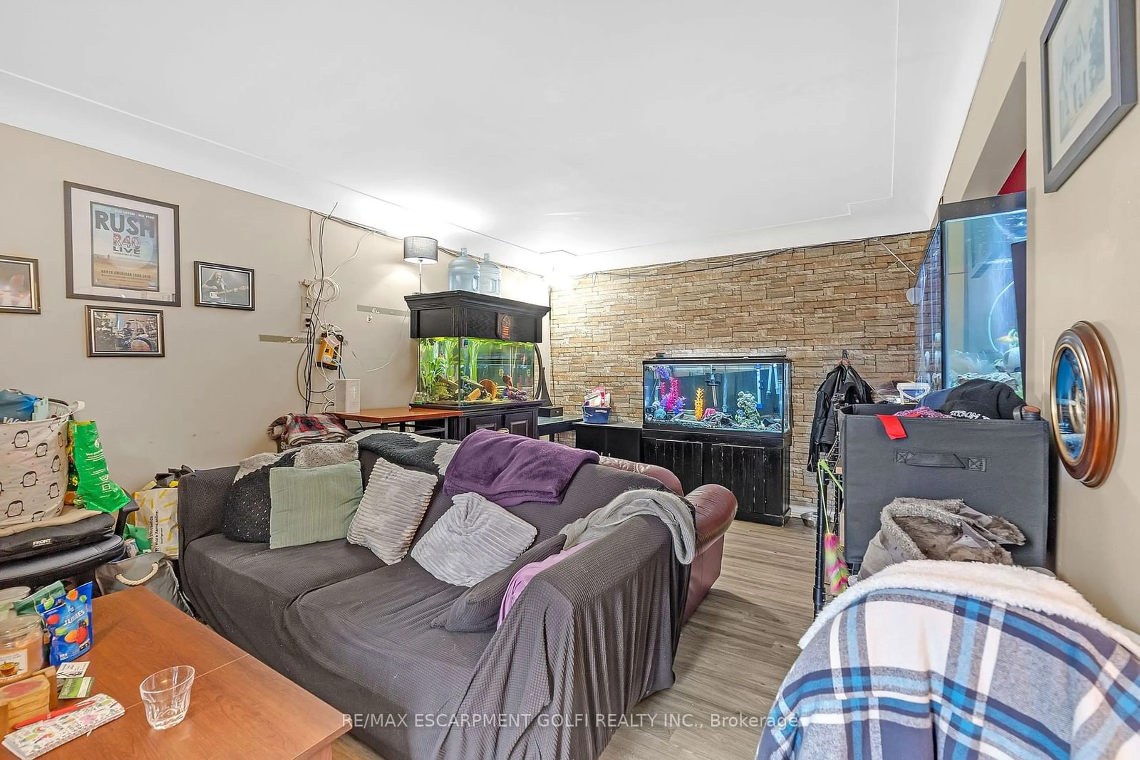 Living room, wood floors for 29 Clarendon Ave, Hamilton Ontario L9A 2Z9