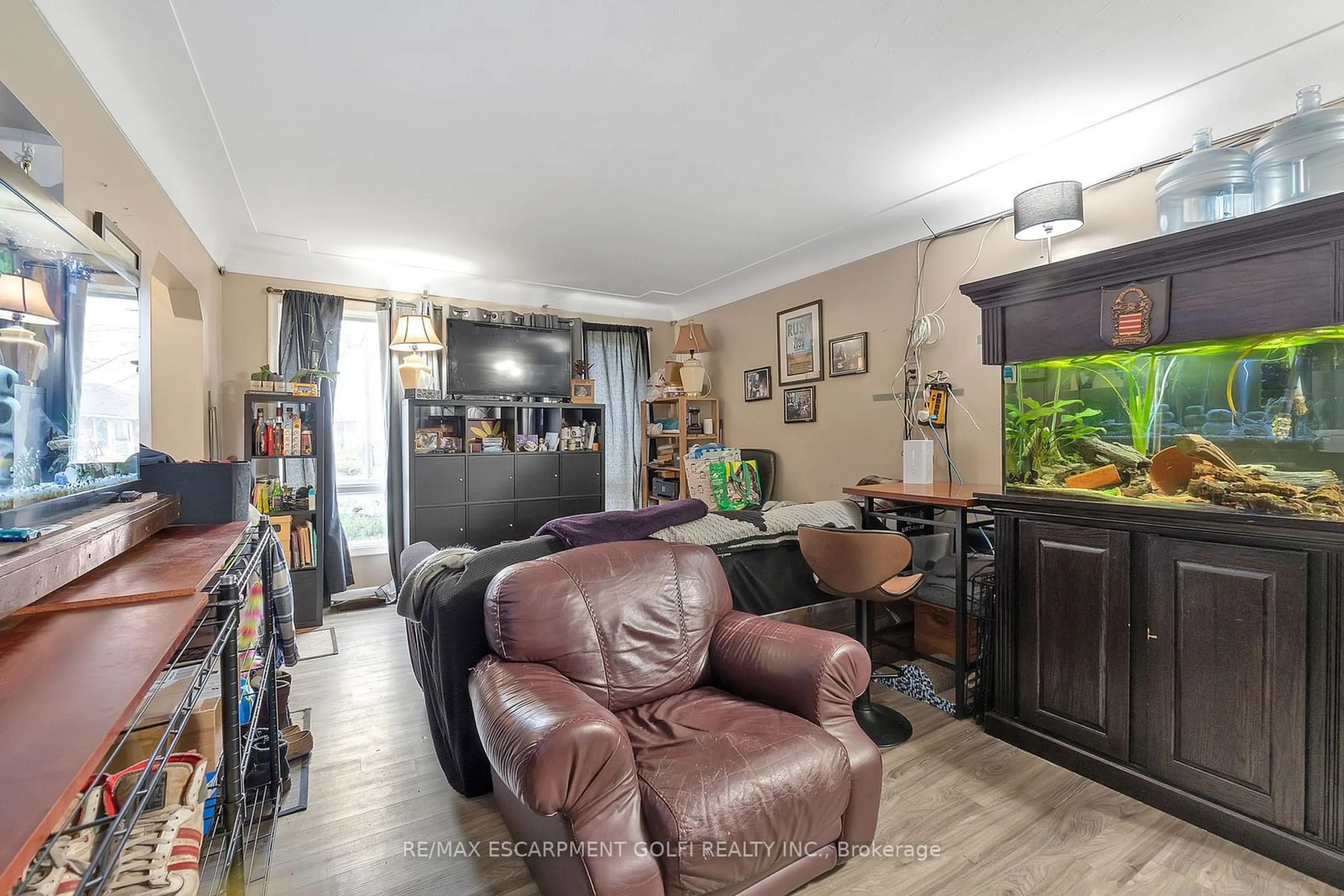 Living room, wood floors for 29 Clarendon Ave, Hamilton Ontario L9A 2Z9