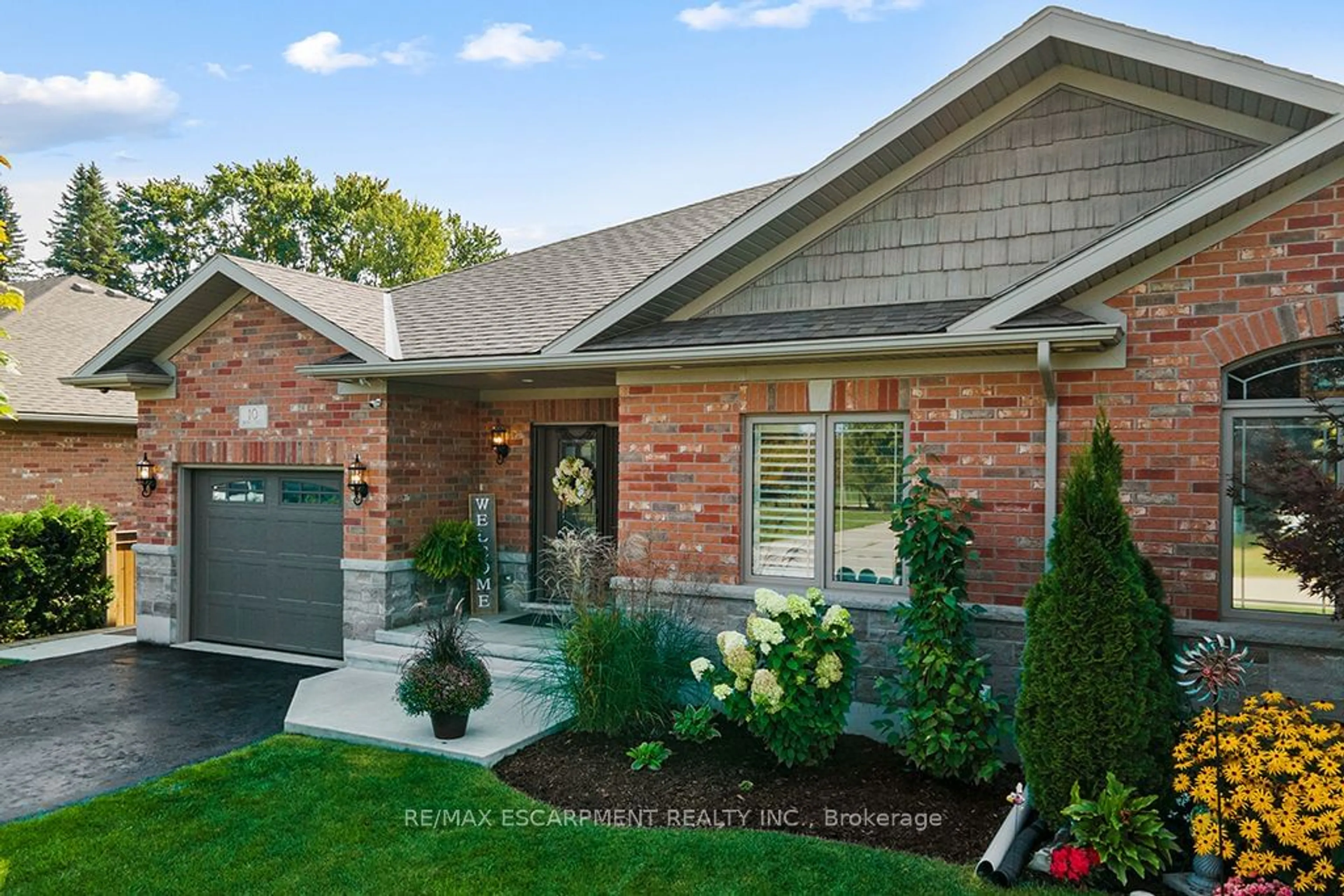 Home with brick exterior material for 10 Brown St, Minto Ontario N0G 1M0