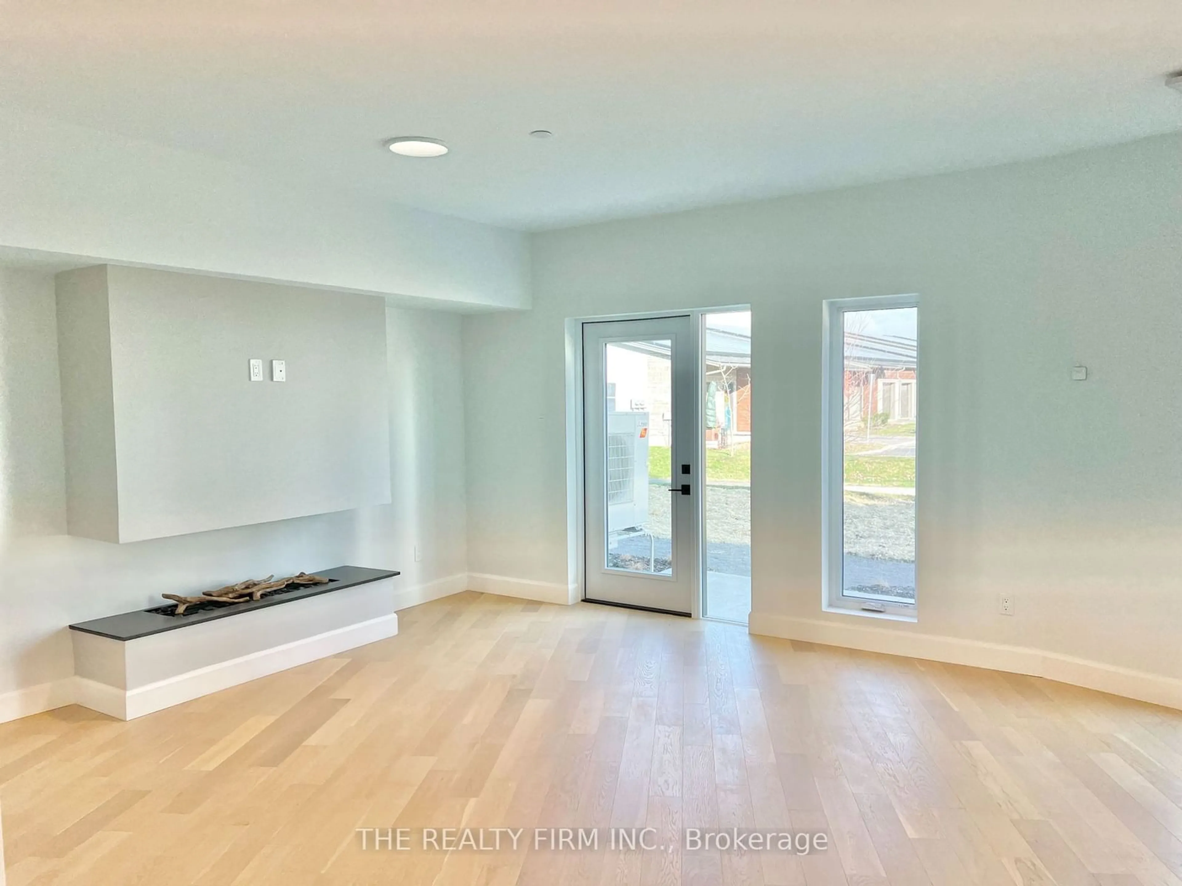 Indoor entryway, wood floors for 2062 Lumen Dr #110, London Ontario N6K 0L3