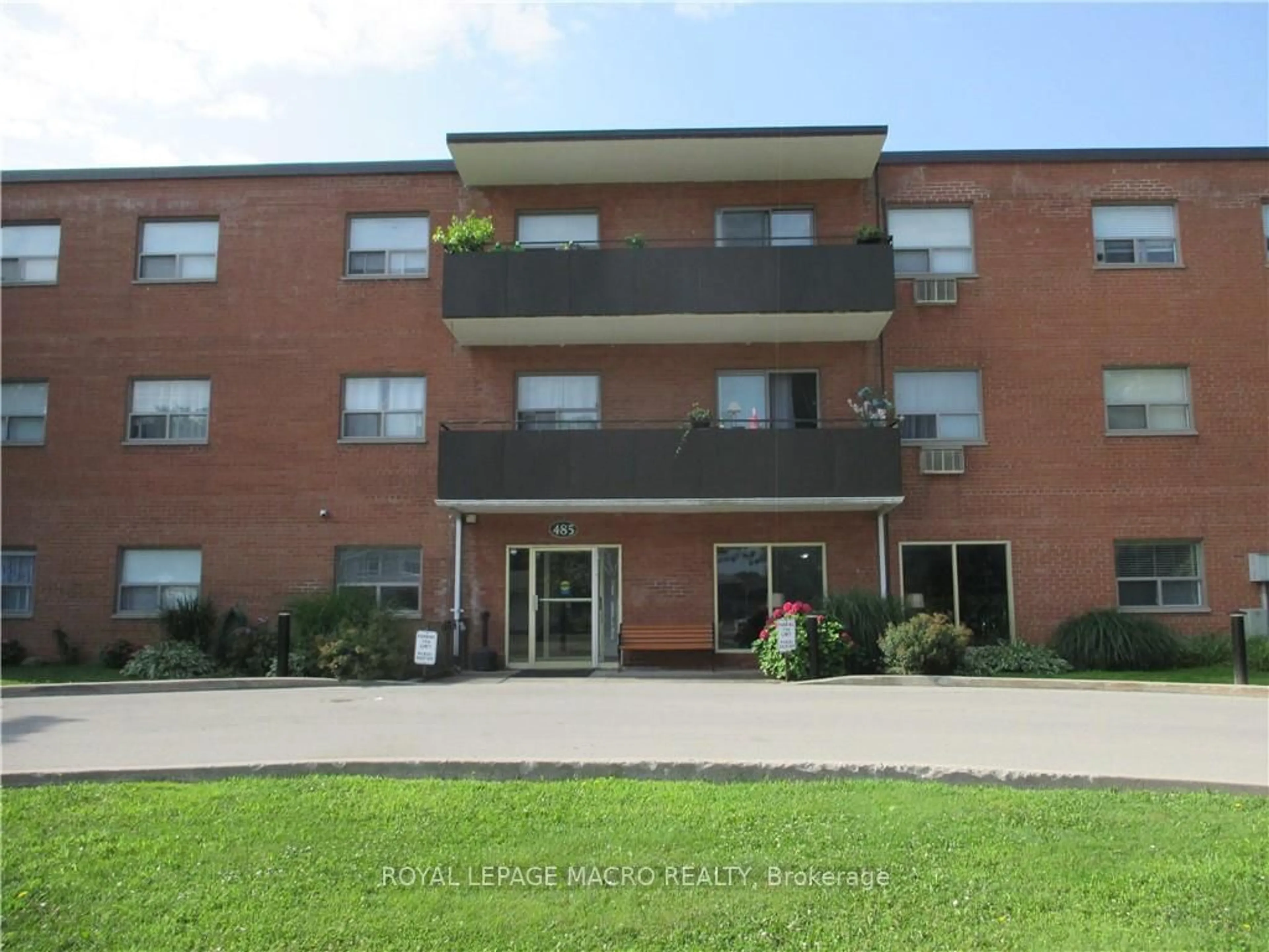 A pic from exterior of the house or condo, the front or back of building for 485 Thorold Rd #321, Welland Ontario L3C 3X1