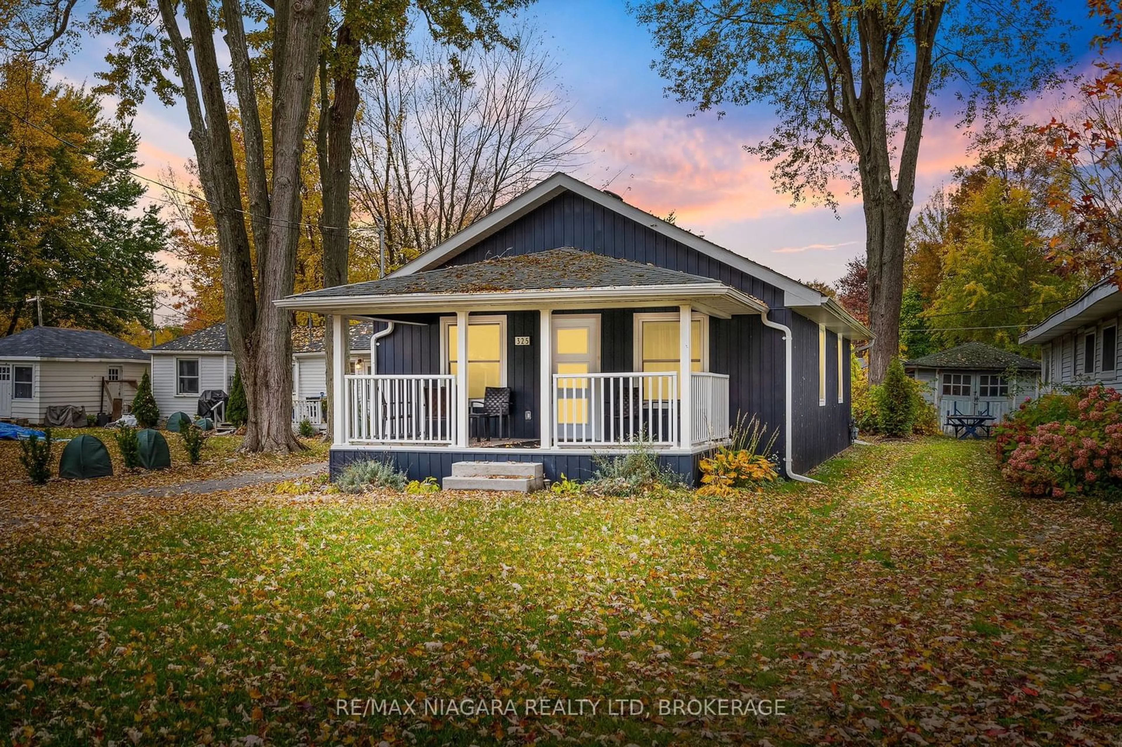 Frontside or backside of a home, cottage for 325 Lakewood Ave, Fort Erie Ontario L0S 1B0