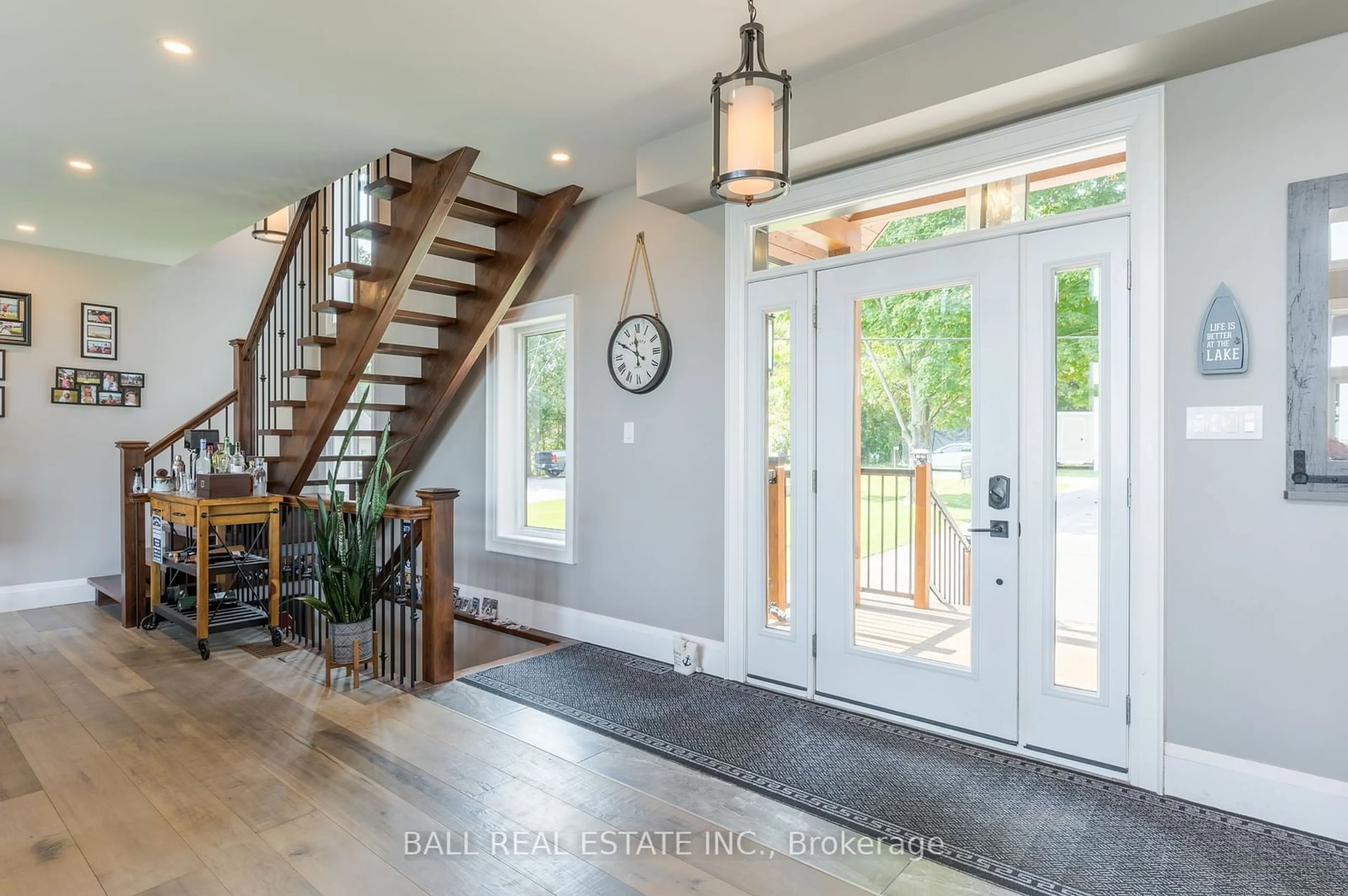 Indoor entryway, wood floors for 1469 Shannon Dr, Smith-Ennismore-Lakefield Ontario K0L 1T0