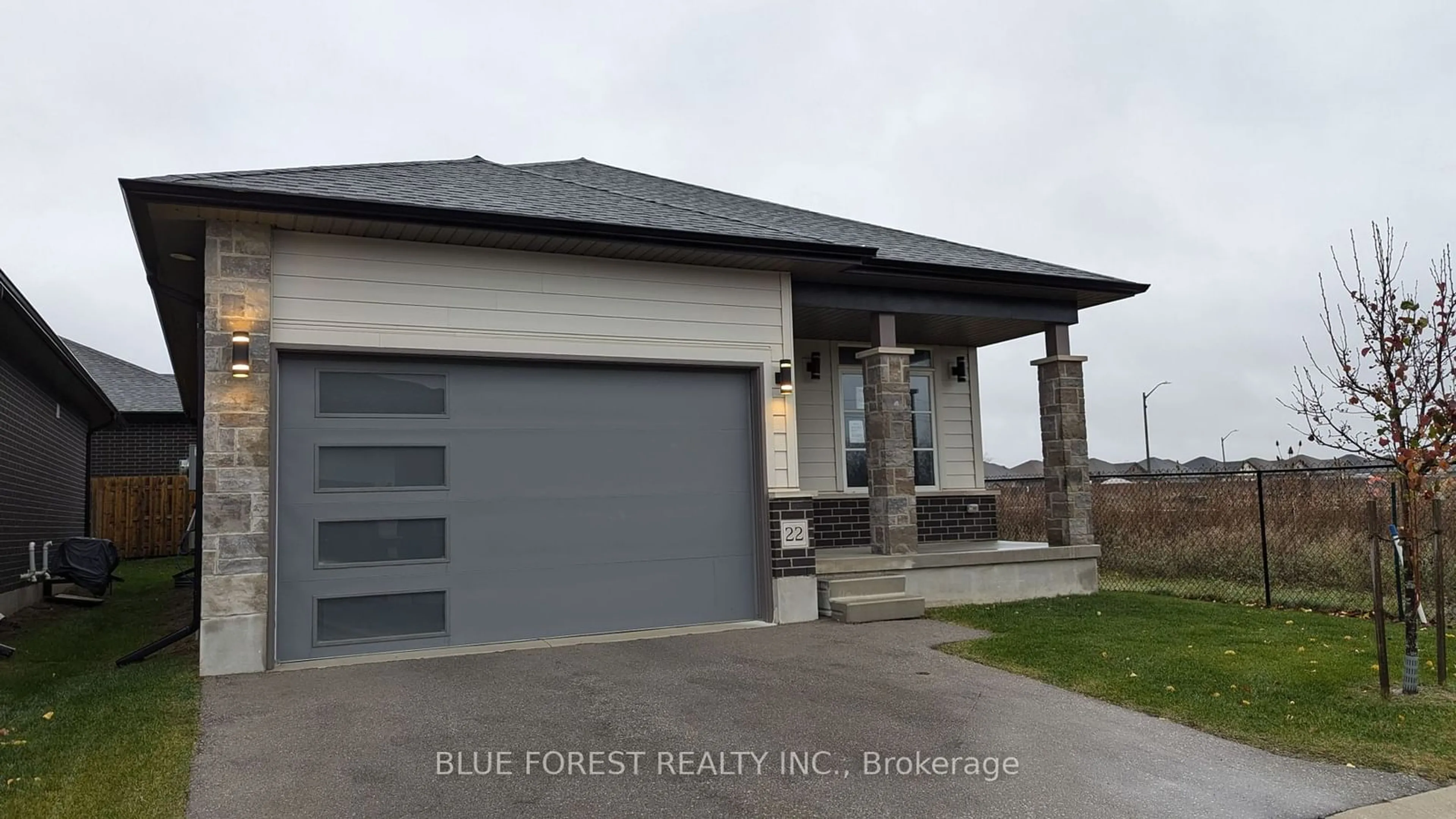 Frontside or backside of a home, cottage for 10 Mcpherson Crt #22, Central Elgin Ontario N5P 4N7