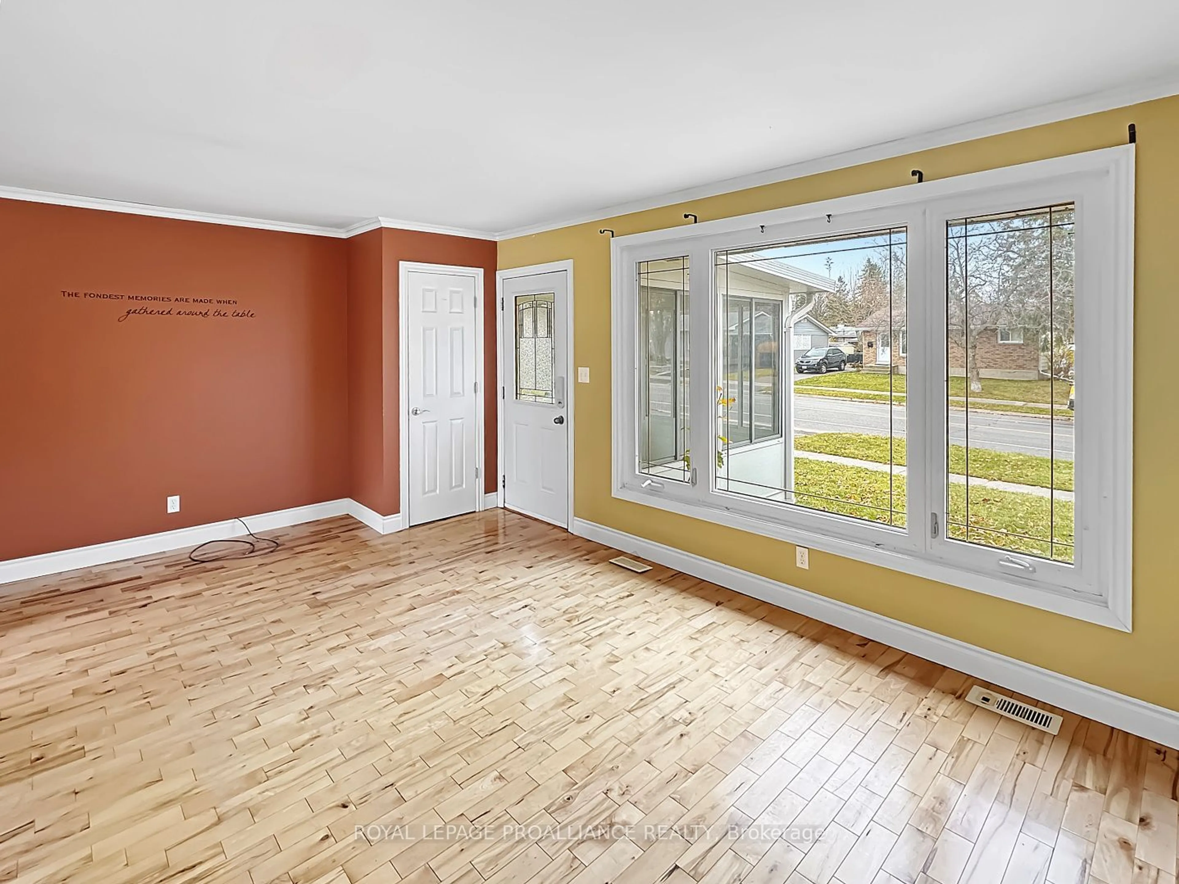 Indoor entryway, wood floors for 51 Kildare Ave, Loyalist Ontario K7N 1J1