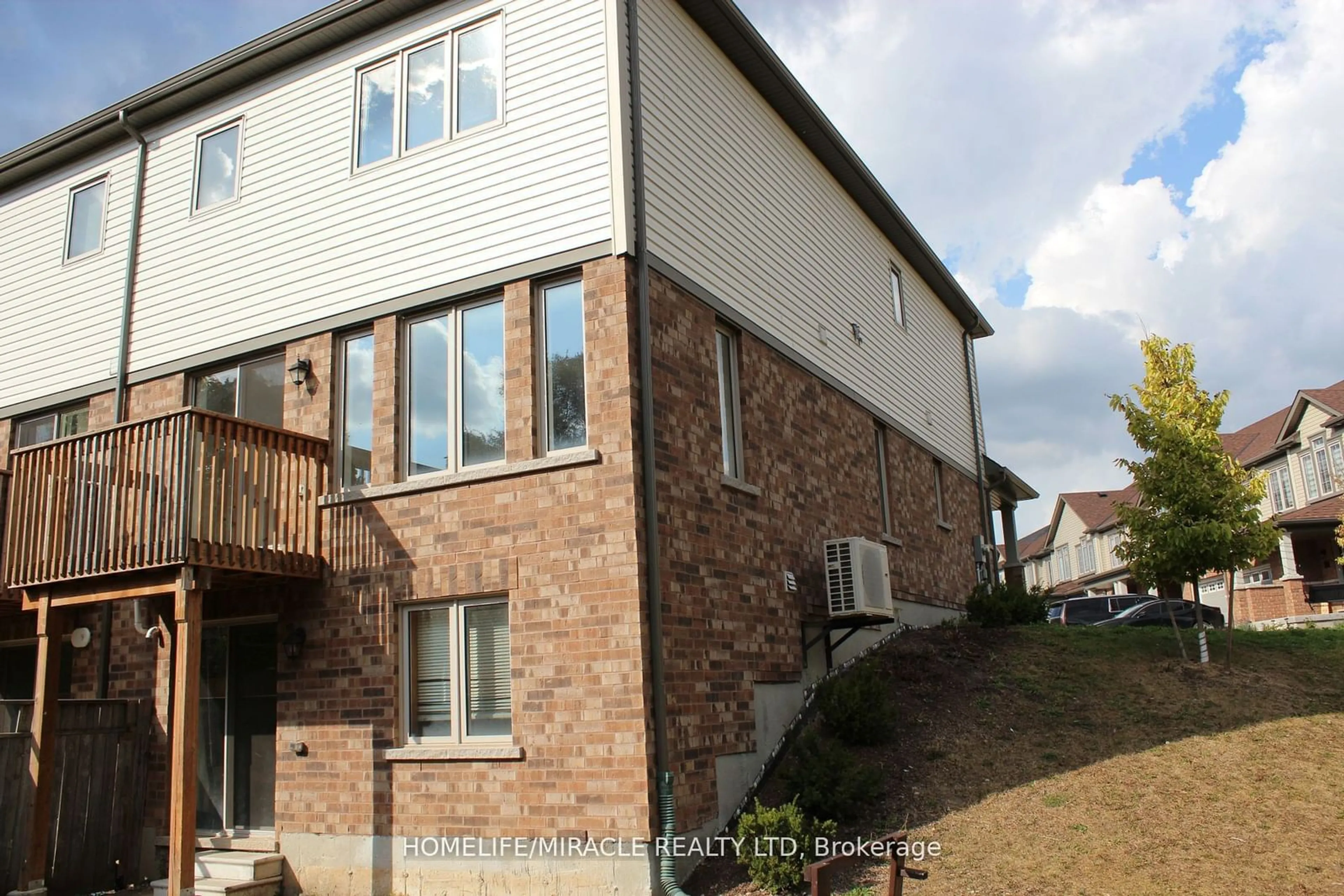 Frontside or backside of a home, the front or back of building for 755 Linden Dr #28, Cambridge Ontario N3H 0E4