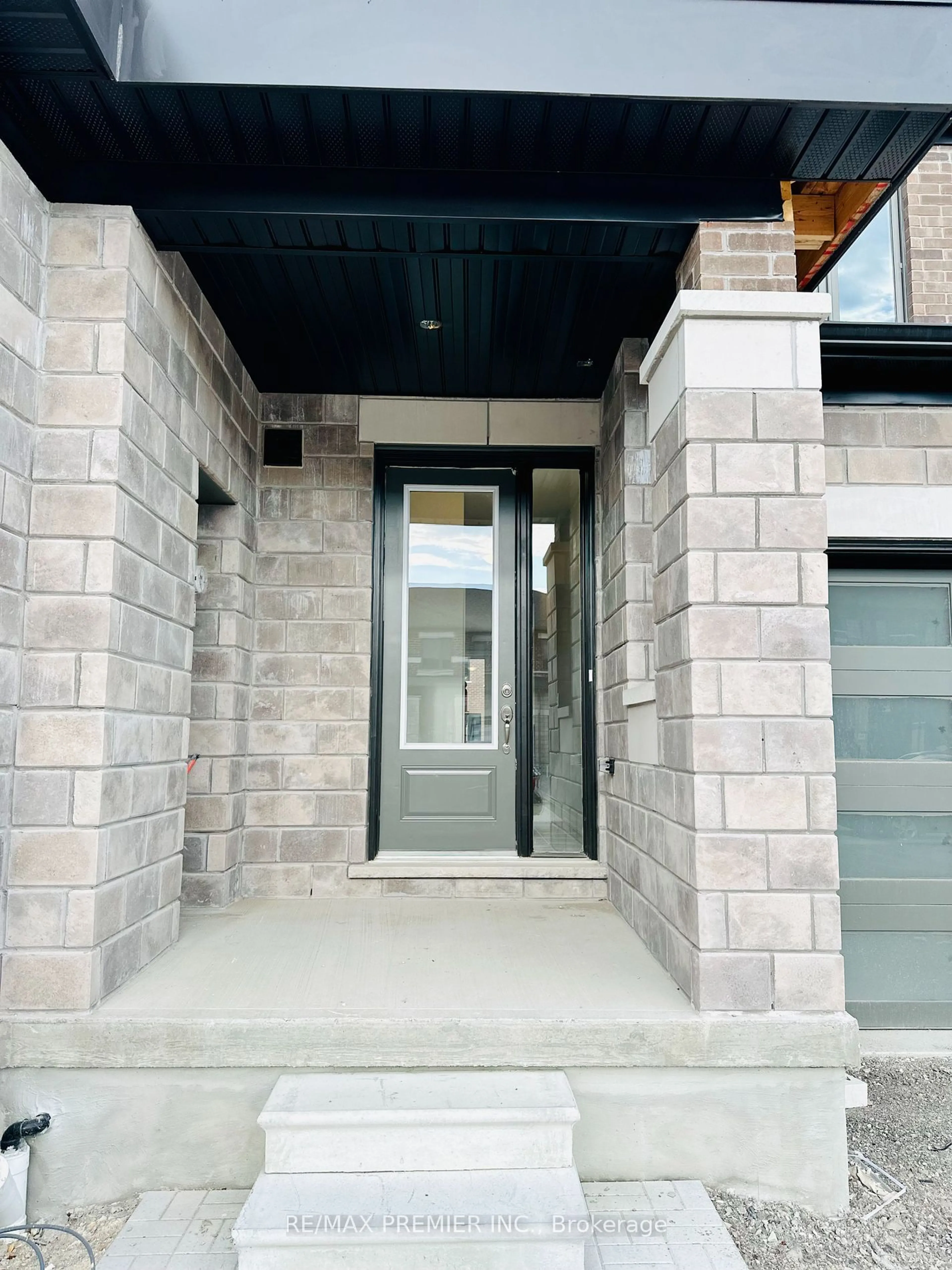 Indoor entryway, cement floor for 114 Corley St, Kawartha Lakes Ontario K9V 6C2